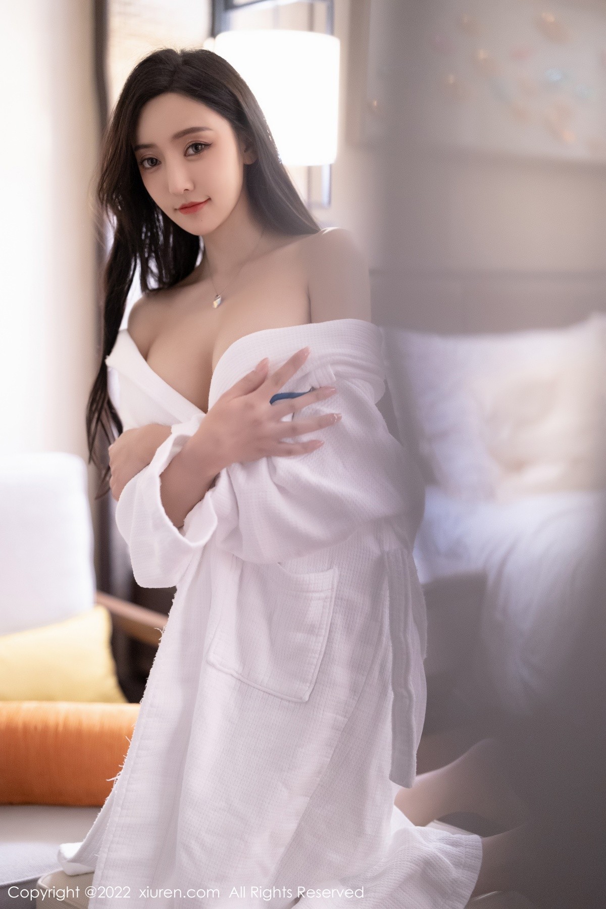 xgyw.top_XiuRen第5194期_女神王馨瑶yanni厦门旅拍脱紧身连衣裙露灰色蕾丝内衣诱惑写真90P