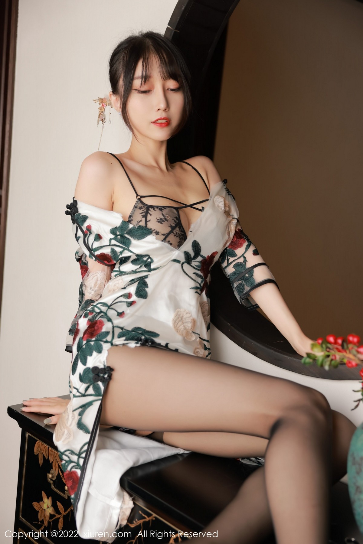 xgyw.top_XiuRen第5199期_模特玥儿玥er澳门旅拍半脱露黑色轻透内衣配超薄黑丝诱惑写真77P