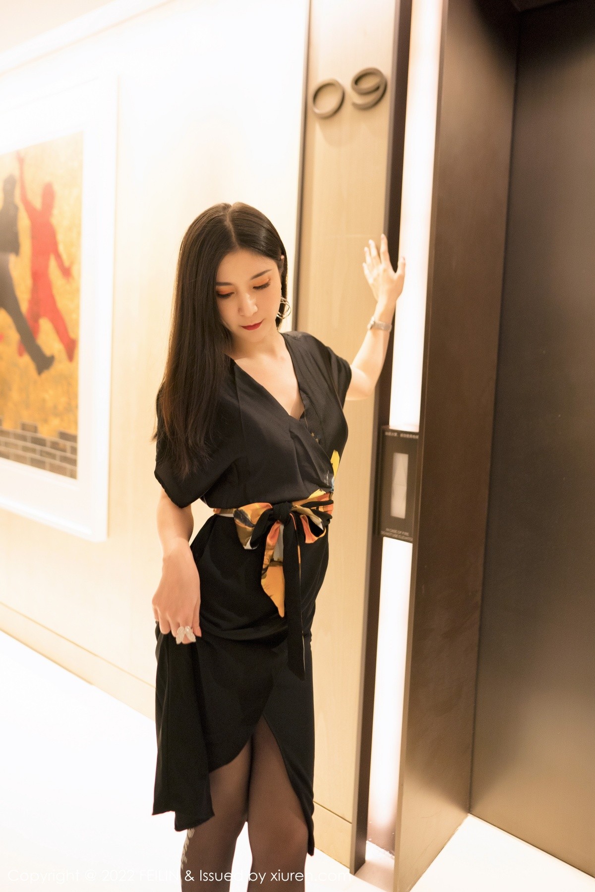 xgyw.top_[FeiLin嗲囡囡]VOL.355_模特小蛮妖Yummy私房脱黑色连衣裙露性感橙色内衣诱惑写真100P