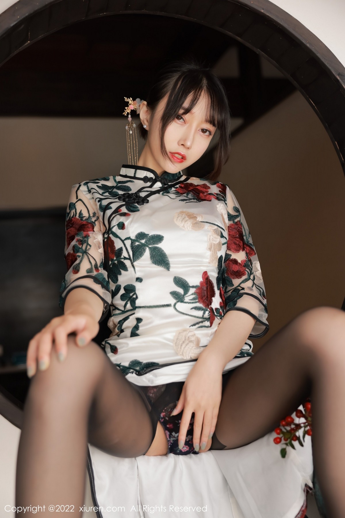 xgyw.top_XiuRen第5199期_模特玥儿玥er澳门旅拍半脱露黑色轻透内衣配超薄黑丝诱惑写真77P