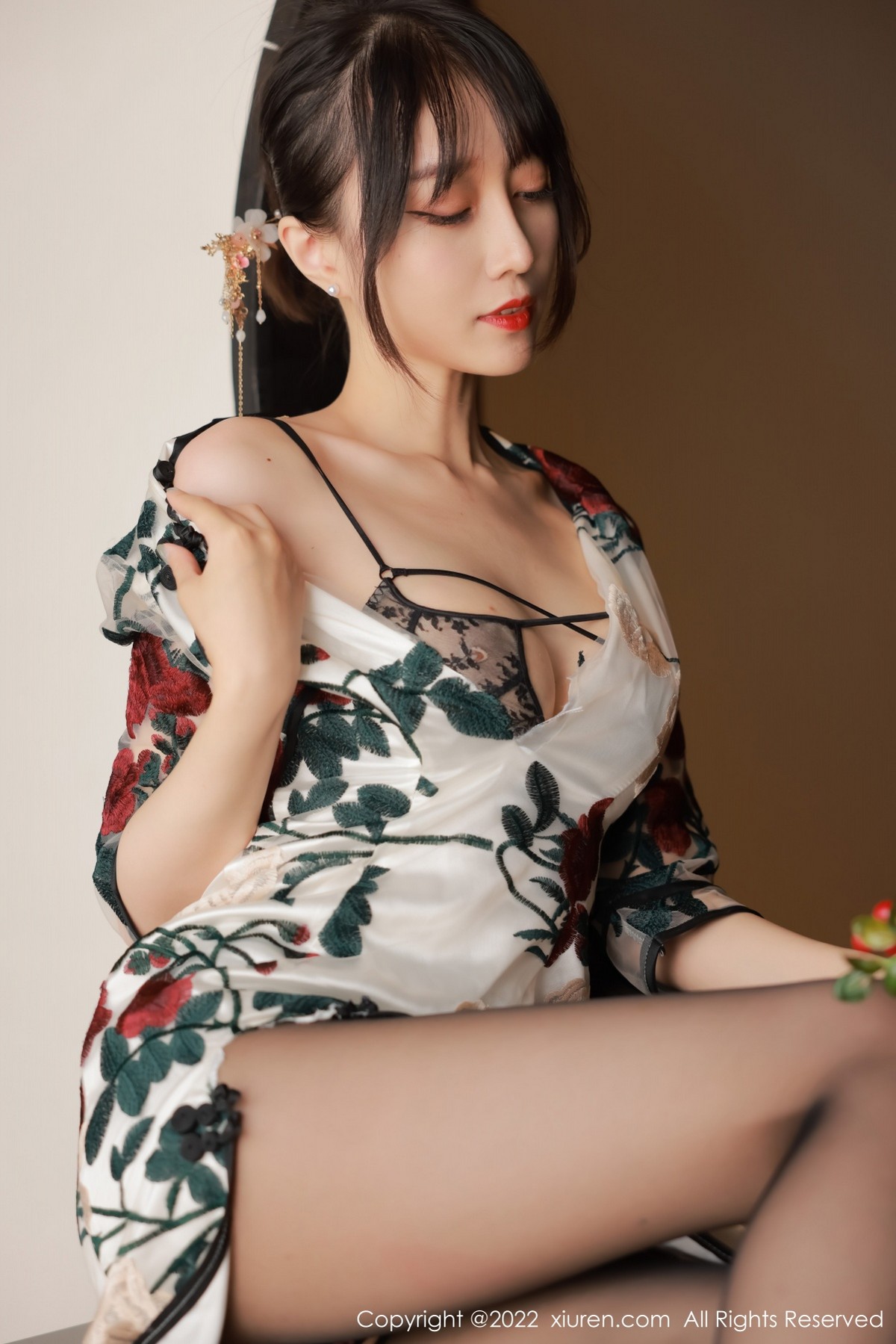 xgyw.top_XiuRen第5199期_模特玥儿玥er澳门旅拍半脱露黑色轻透内衣配超薄黑丝诱惑写真77P