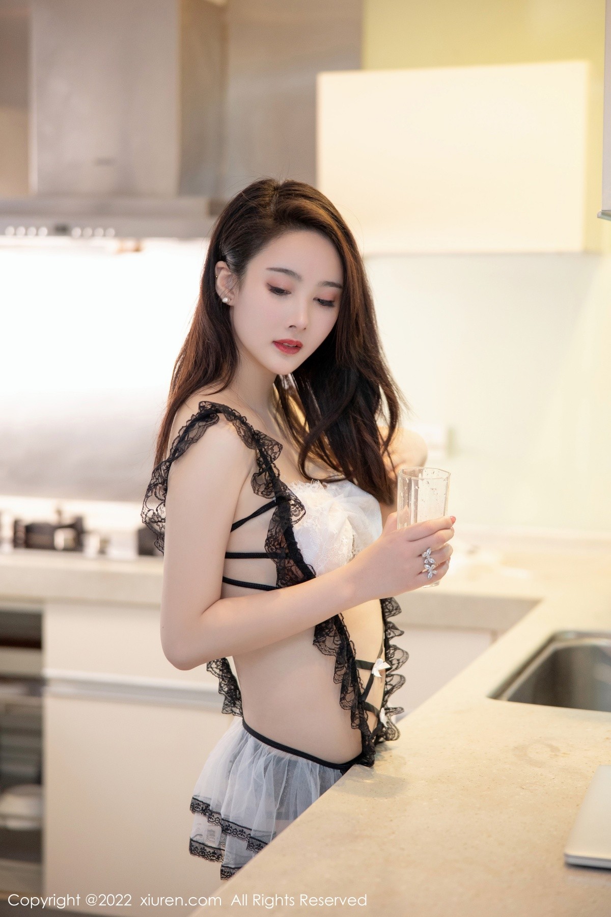 xgyw.top_XiuRen第5197期_模特Summer宝宝性感黑白蕾丝服饰配黑丝袜秀完美身材诱惑写真43P