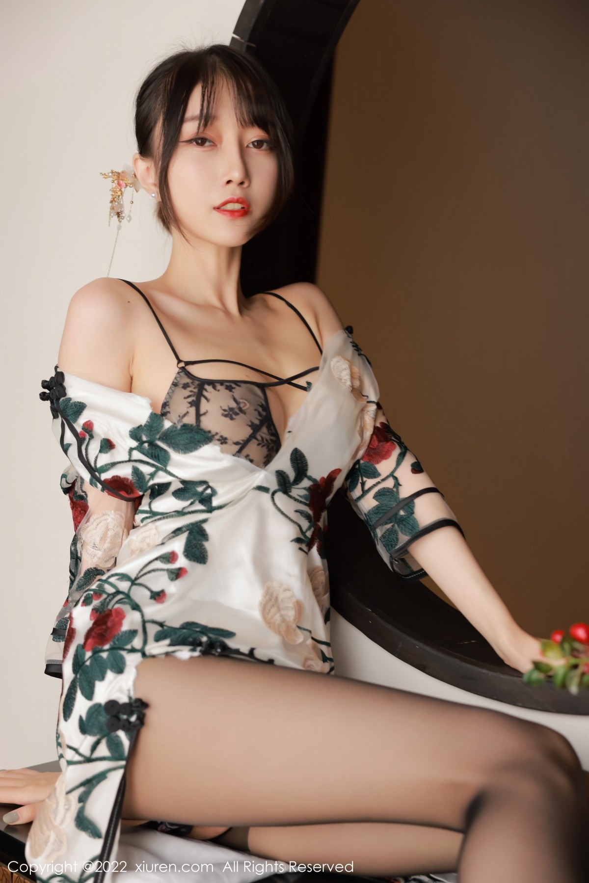 xgyw.top_XiuRen第5199期_模特玥儿玥er澳门旅拍半脱露黑色轻透内衣配超薄黑丝诱惑写真77P