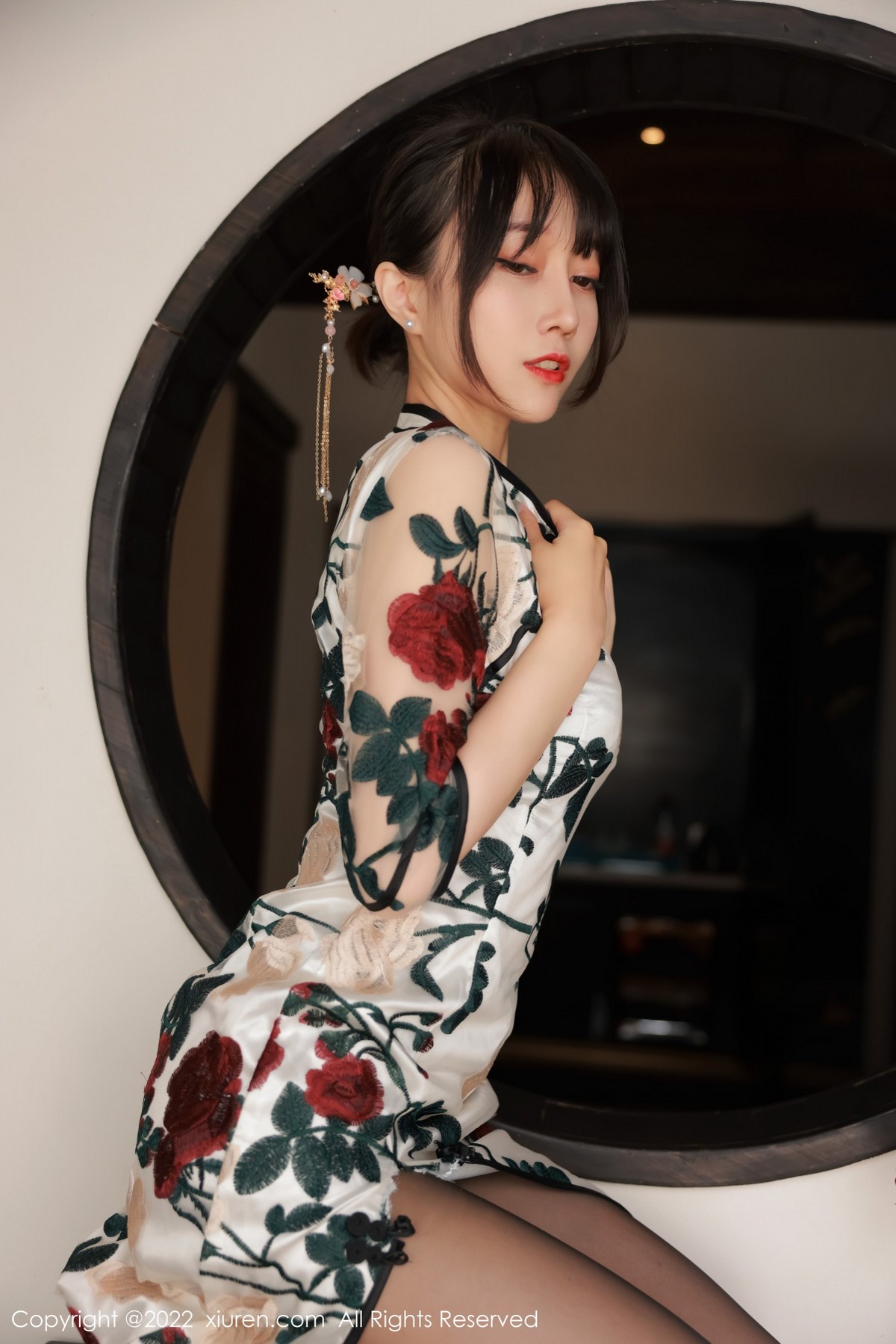 xgyw.top_XiuRen第5199期_模特玥儿玥er澳门旅拍半脱露黑色轻透内衣配超薄黑丝诱惑写真77P