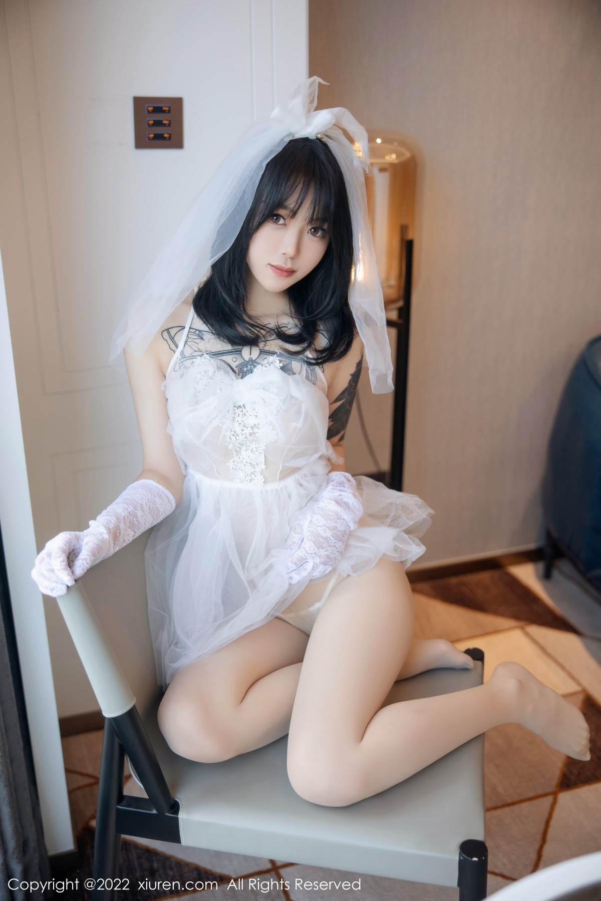 xgyw.top_XiuRen第5212期_模特奶瓶私房性感白色婚纱服饰配白色丝袜秀翘臀美腿诱惑写真89P