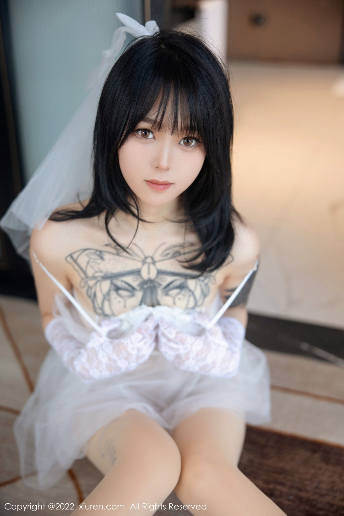 xgyw.top_XiuRen第5212期_模特奶瓶私房性感白色婚纱服饰配白色丝袜秀翘臀美腿诱惑写真89P