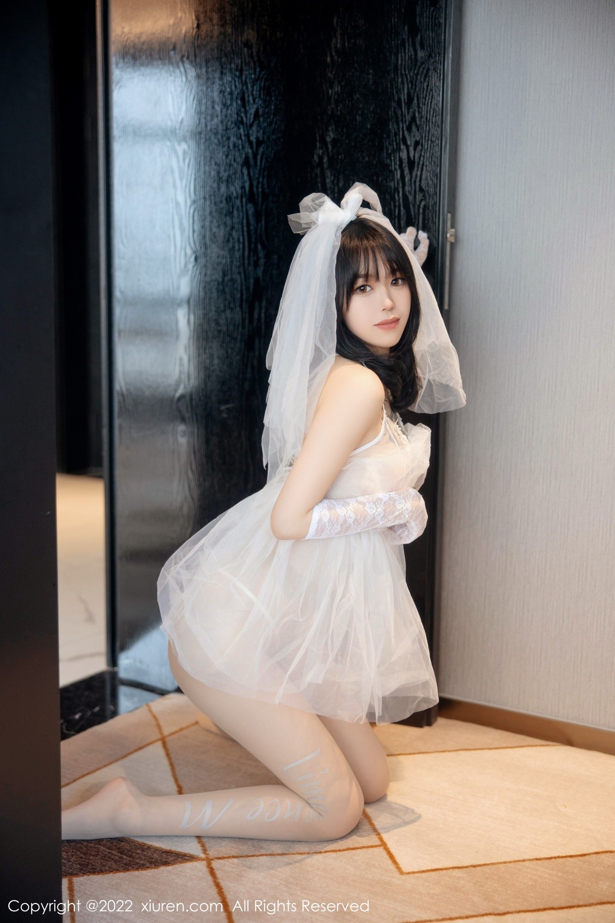 xgyw.top_XiuRen第5212期_模特奶瓶私房性感白色婚纱服饰配白色丝袜秀翘臀美腿诱惑写真89P
