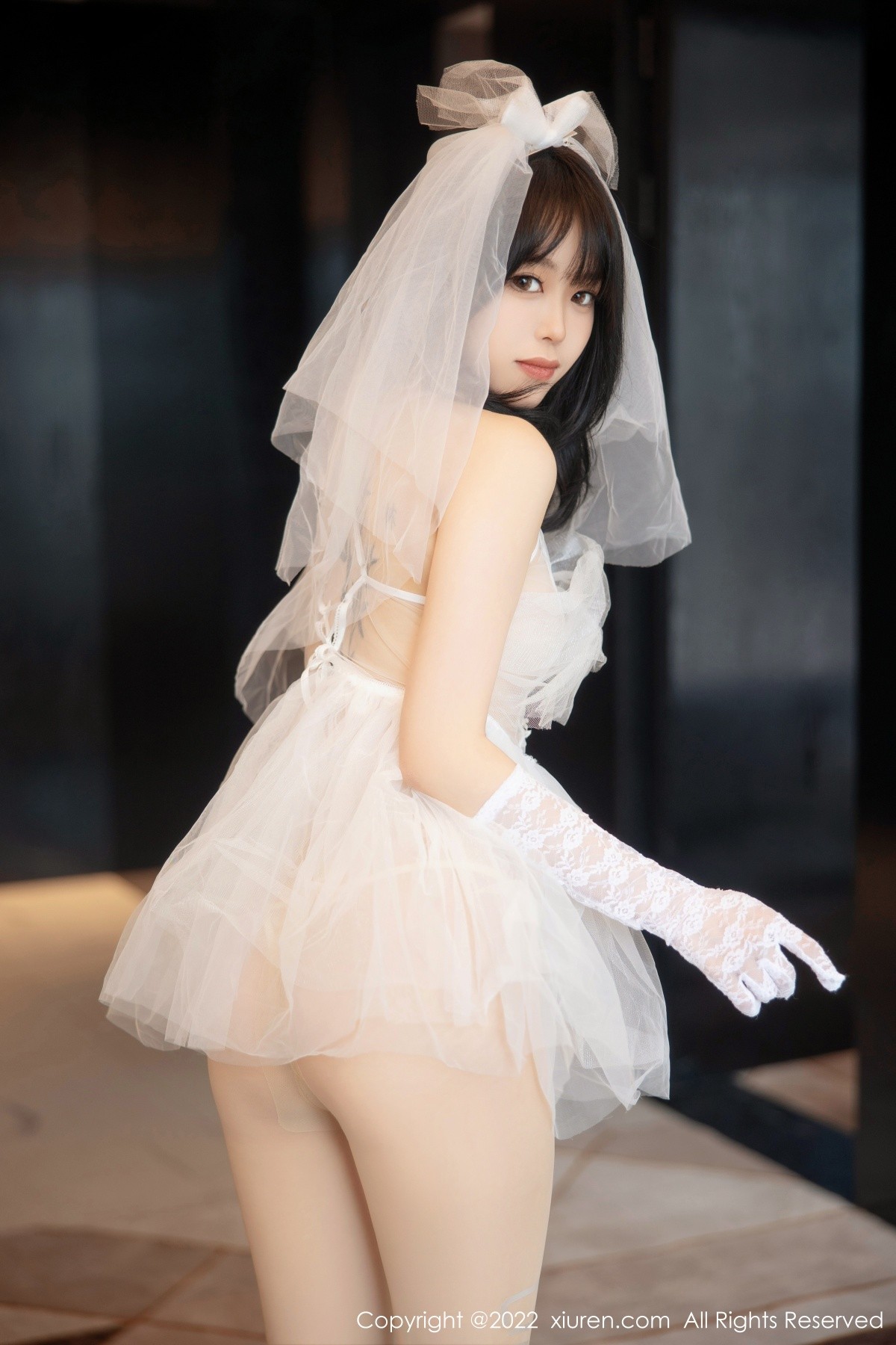 xgyw.top_XiuRen第5212期_模特奶瓶私房性感白色婚纱服饰配白色丝袜秀翘臀美腿诱惑写真89P
