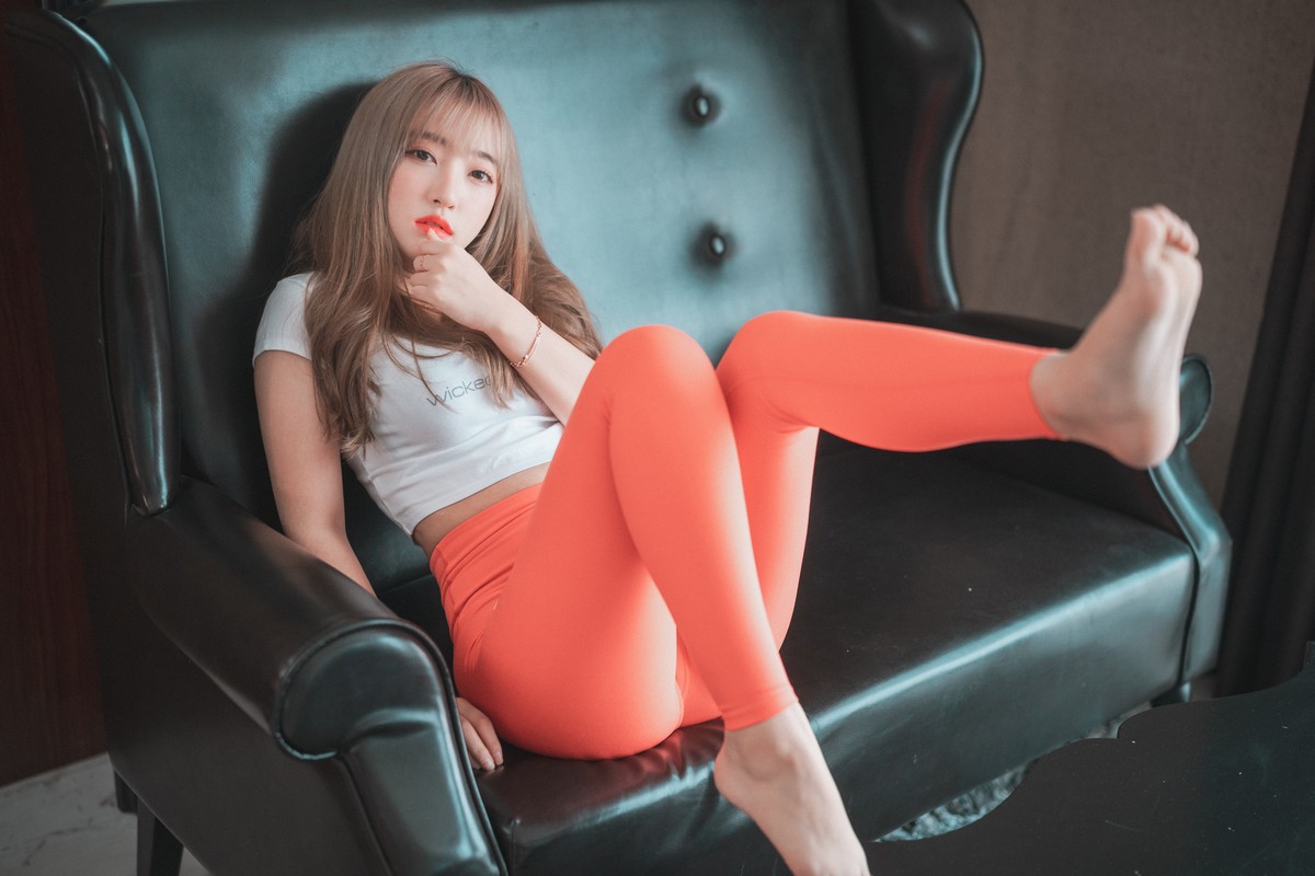 xgyw.top_[DJAWA]No.119_模特Hanari_Red Orange & Cool Mint主题脱紧身运动裤秀翘臀诱惑写真50P