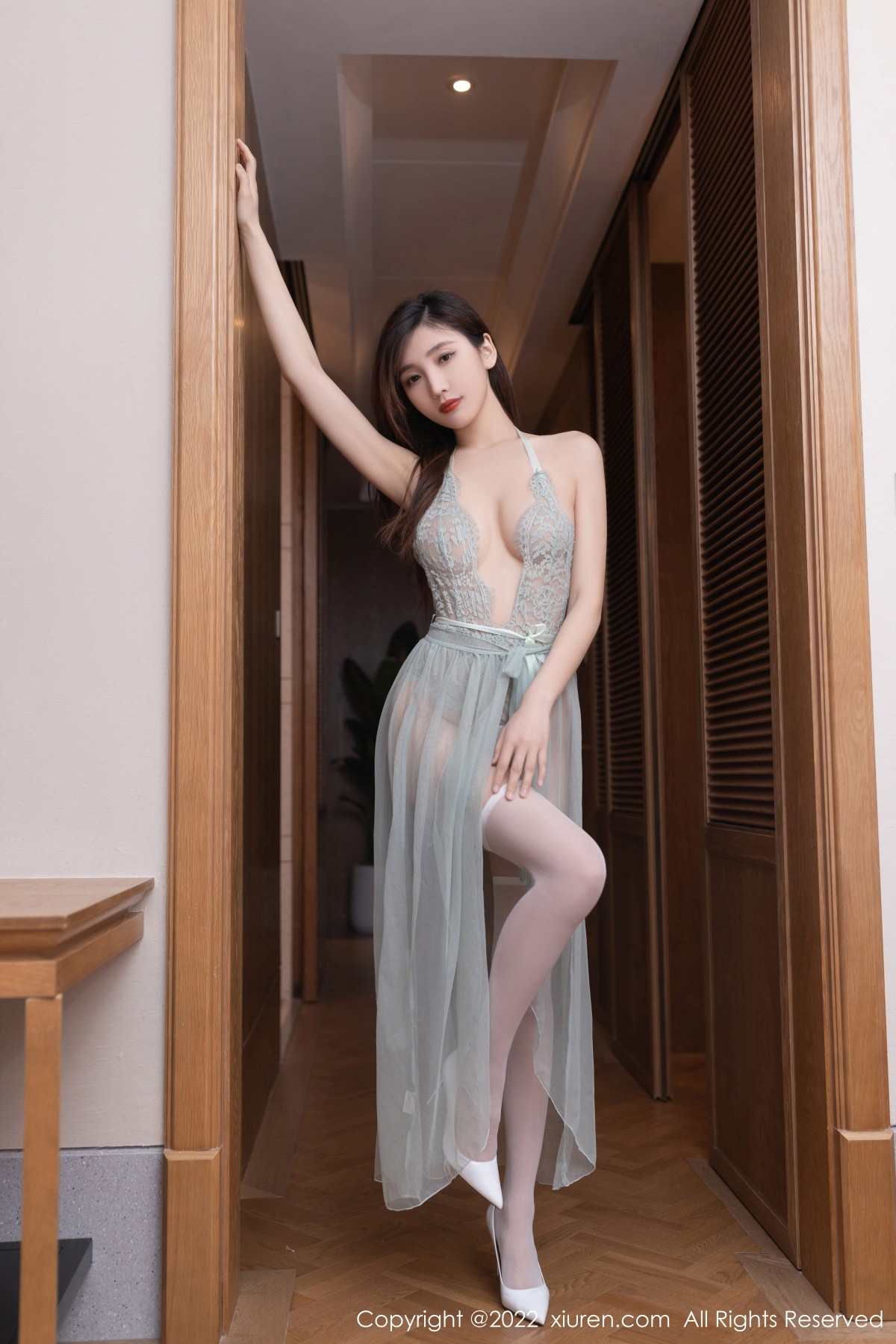 xgyw.top_XiuRen第5213期_模特陆萱萱广州-云南旅拍性感轻透薄纱连衣长裙撩人诱惑写真71P