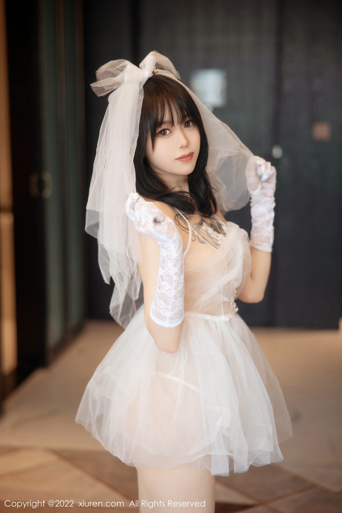 xgyw.top_XiuRen第5212期_模特奶瓶私房性感白色婚纱服饰配白色丝袜秀翘臀美腿诱惑写真89P