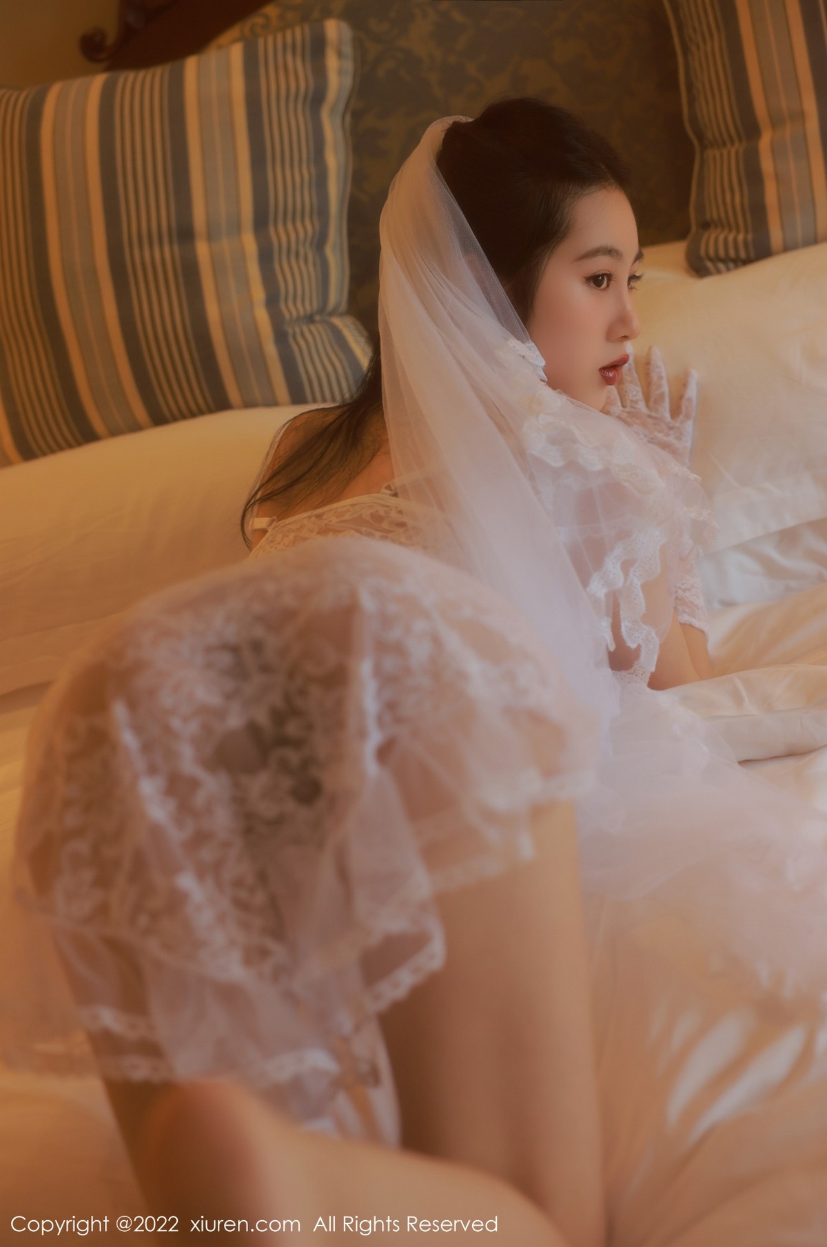 xgyw.top_XiuRen第5208期_模特谢晚晚澳门旅拍私房性感白色轻透婚纱秀完美身材诱惑写真62P
