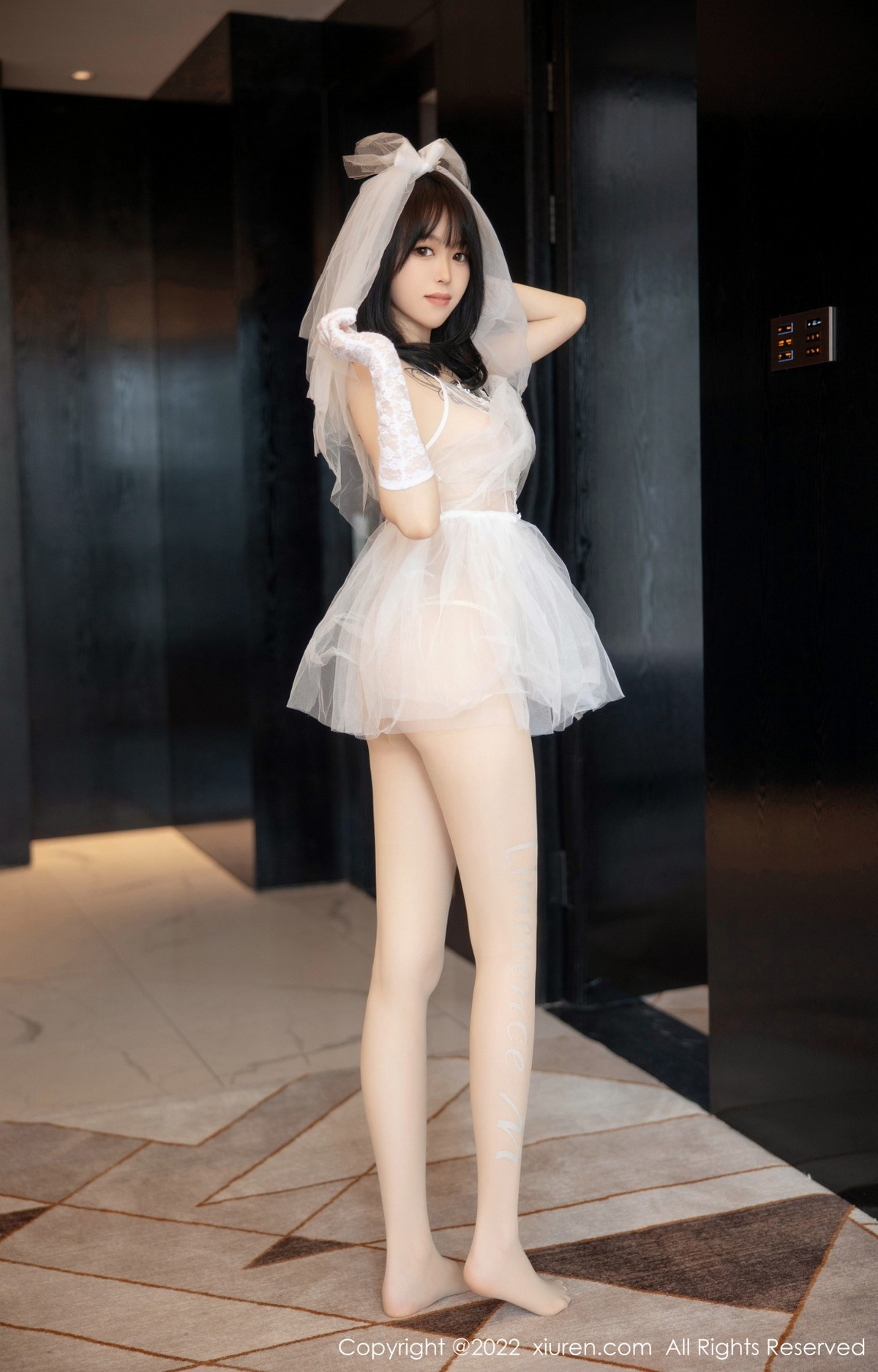 xgyw.top_XiuRen第5212期_模特奶瓶私房性感白色婚纱服饰配白色丝袜秀翘臀美腿诱惑写真89P