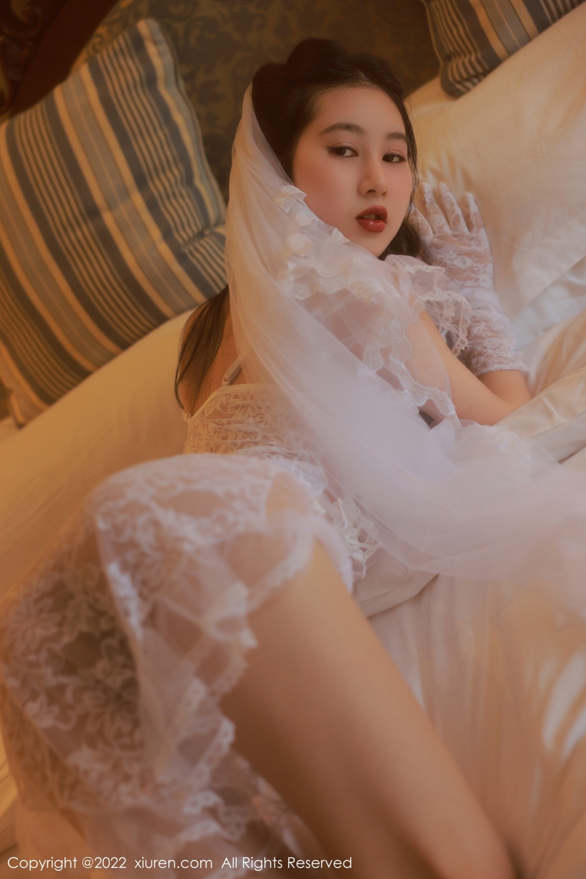 xgyw.top_XiuRen第5208期_模特谢晚晚澳门旅拍私房性感白色轻透婚纱秀完美身材诱惑写真62P