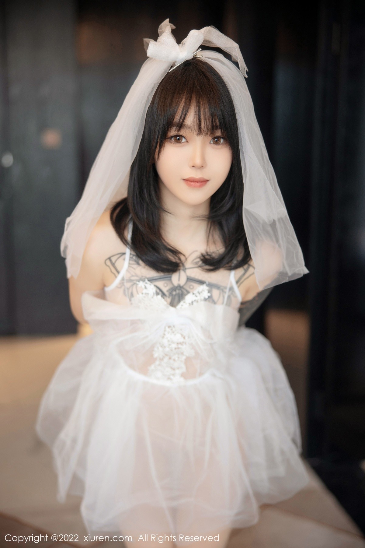 xgyw.top_XiuRen第5212期_模特奶瓶私房性感白色婚纱服饰配白色丝袜秀翘臀美腿诱惑写真89P