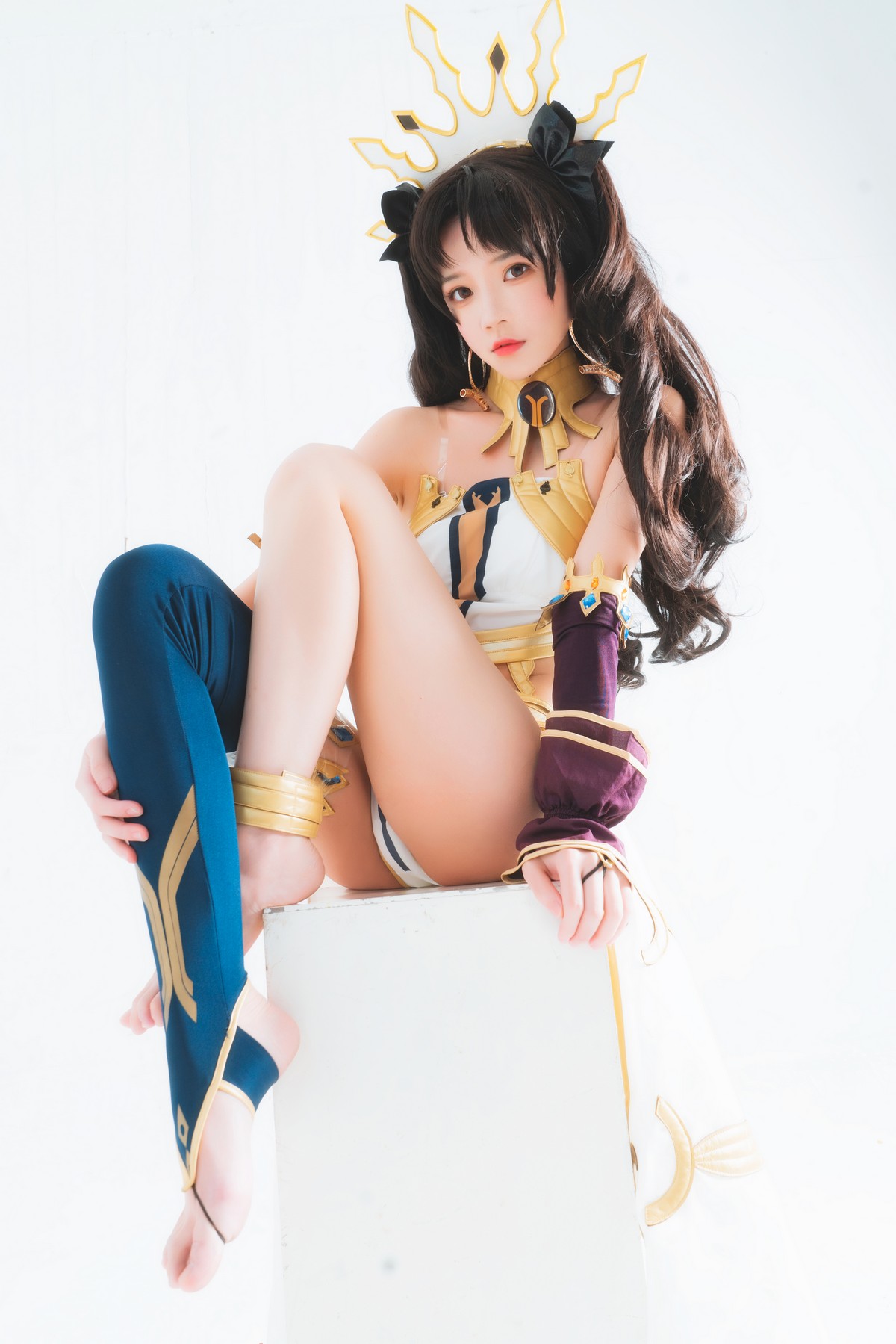 xgyw.top_网络美女桜桃喵弓凛Cos主题私房性感白色服饰秀完美身材翘臀美腿迷人诱惑写真44P