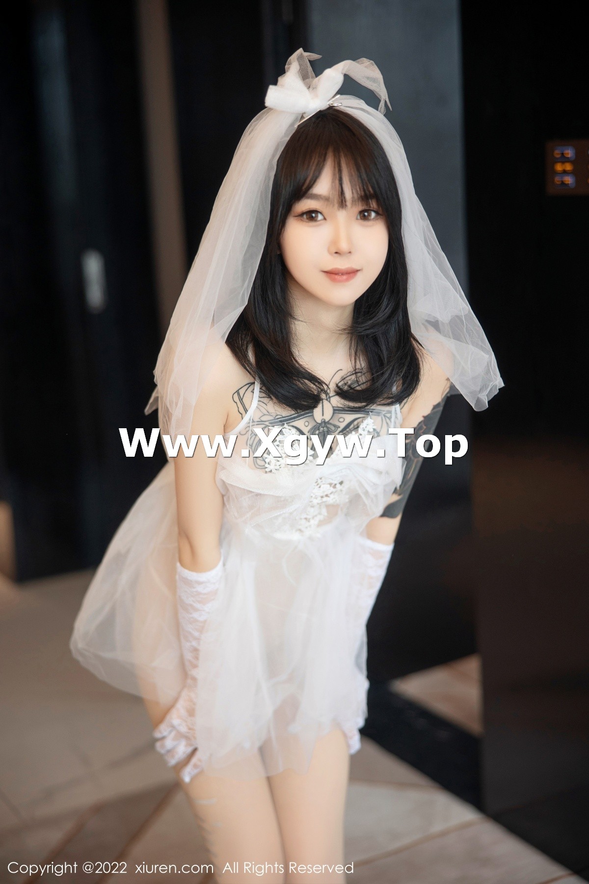 xgyw.top_XiuRen第5212期_模特奶瓶私房性感白色婚纱服饰配白色丝袜秀翘臀美腿诱惑写真89P