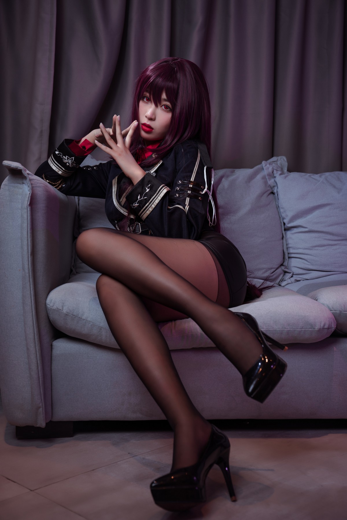 xgyw.top_网络美女轩萧学姐师匠OL主题私房沙发半脱露红色衬衫配超薄黑丝秀美腿诱惑写真34P