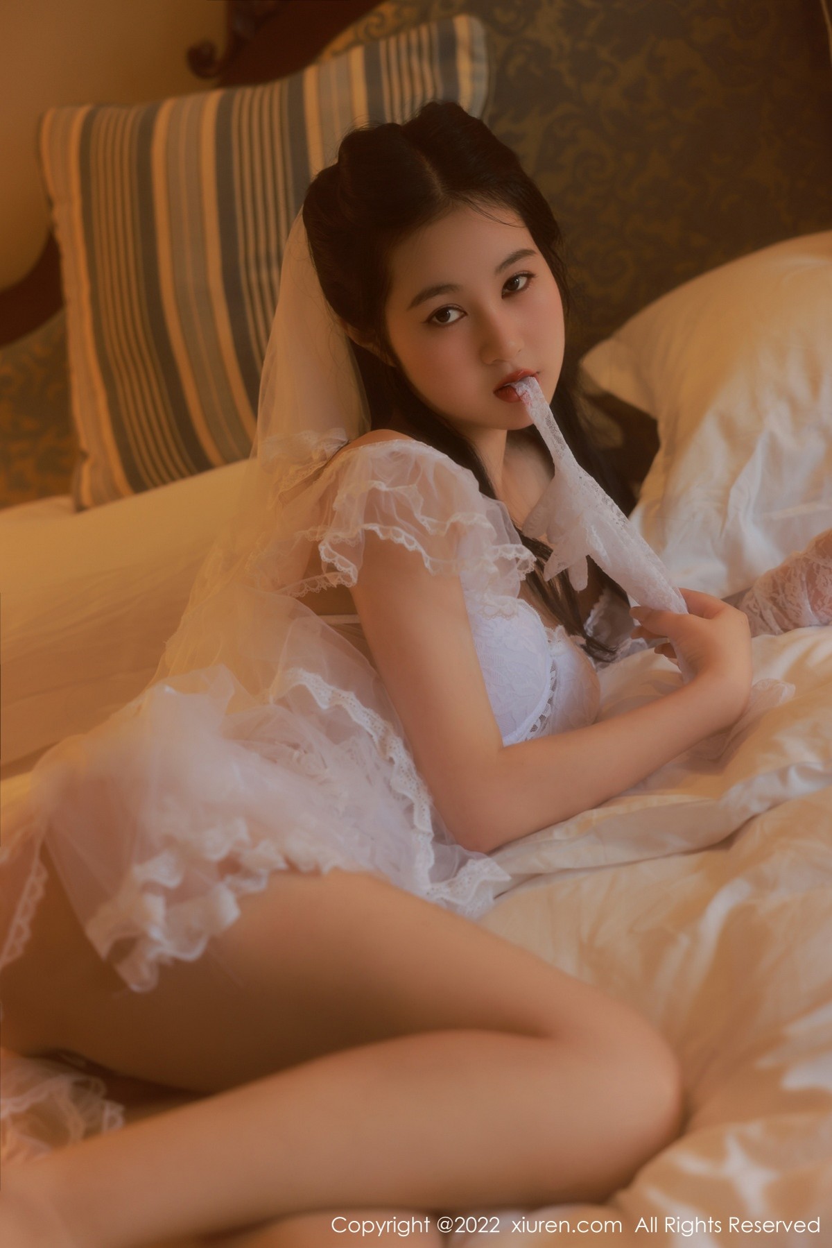 xgyw.top_XiuRen第5208期_模特谢晚晚澳门旅拍私房性感白色轻透婚纱秀完美身材诱惑写真62P
