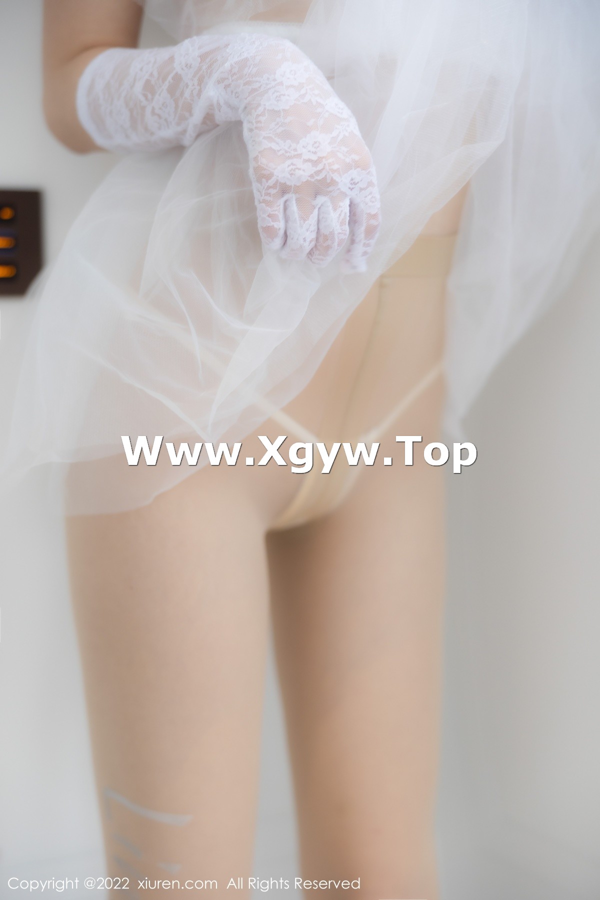 xgyw.top_XiuRen第5212期_模特奶瓶私房性感白色婚纱服饰配白色丝袜秀翘臀美腿诱惑写真89P