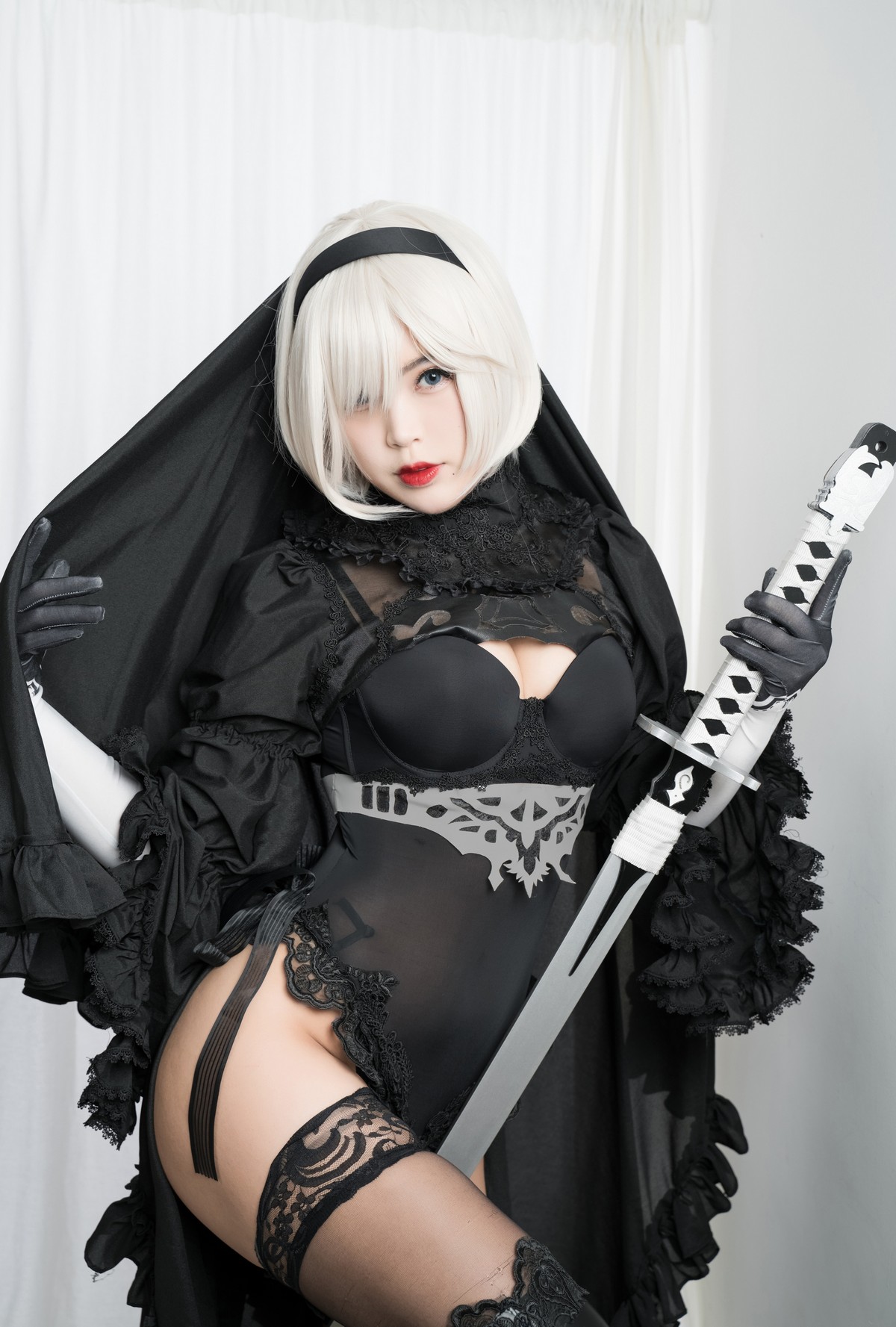 xgyw.top_萌系小姐姐白烨2b全套系列主题性感美女武士装扮黑白两套丝袜撩人诱惑写真131P