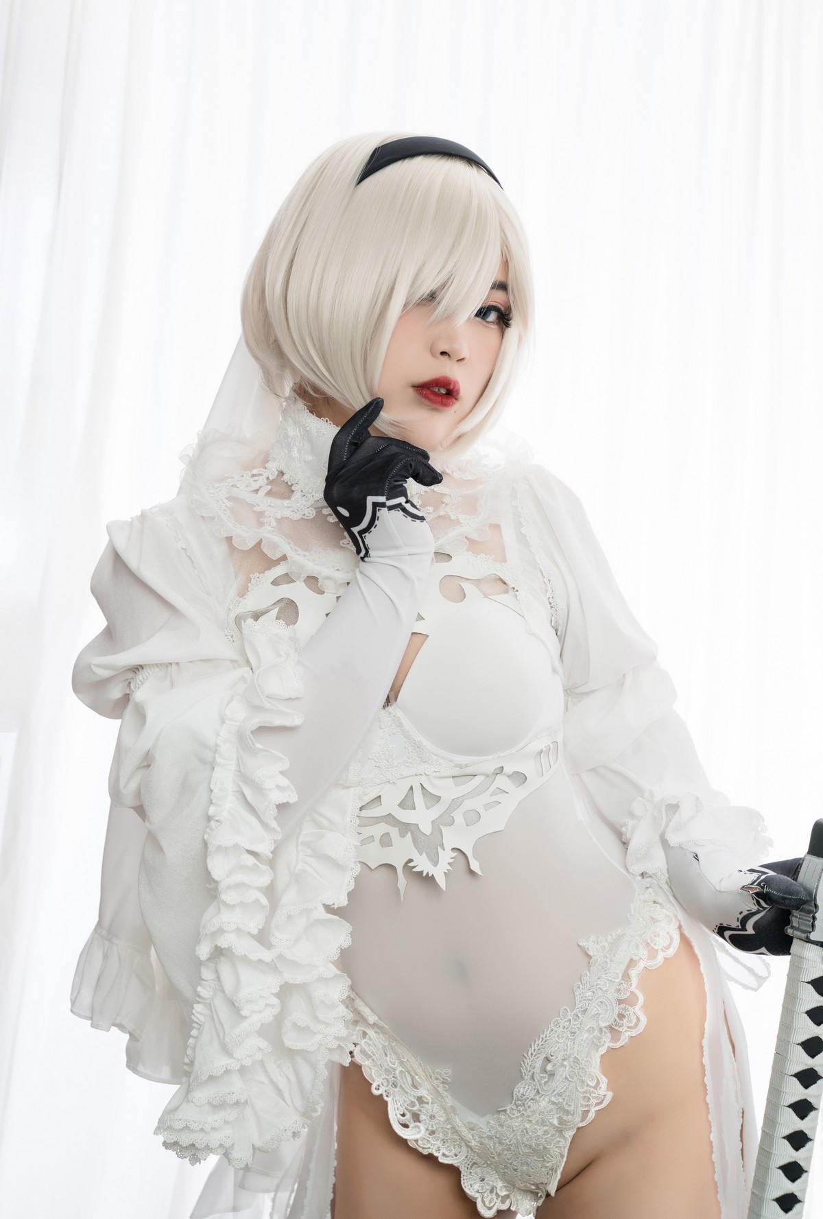 xgyw.top_萌系小姐姐白烨2b全套系列主题性感美女武士装扮黑白两套丝袜撩人诱惑写真131P