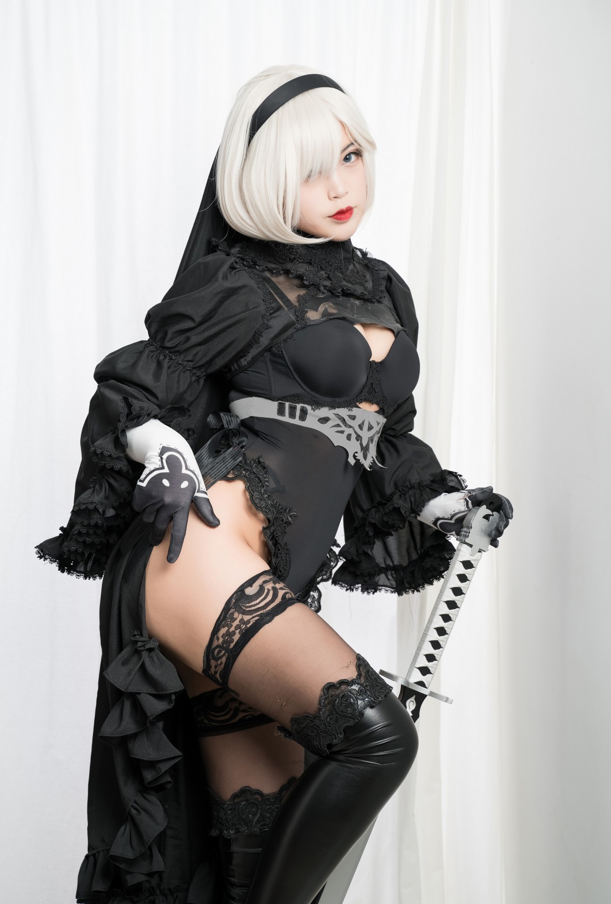 xgyw.top_萌系小姐姐白烨2b全套系列主题性感美女武士装扮黑白两套丝袜撩人诱惑写真131P