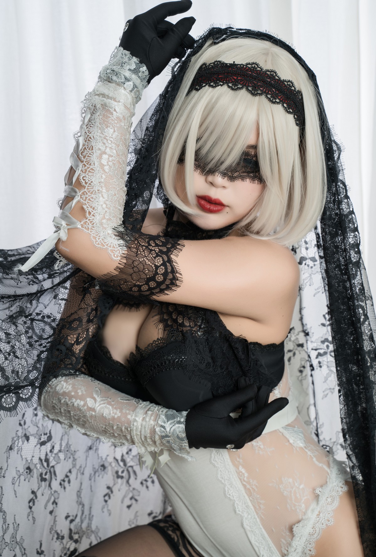 xgyw.top_萌系小姐姐白烨2b全套系列主题性感美女武士装扮黑白两套丝袜撩人诱惑写真131P