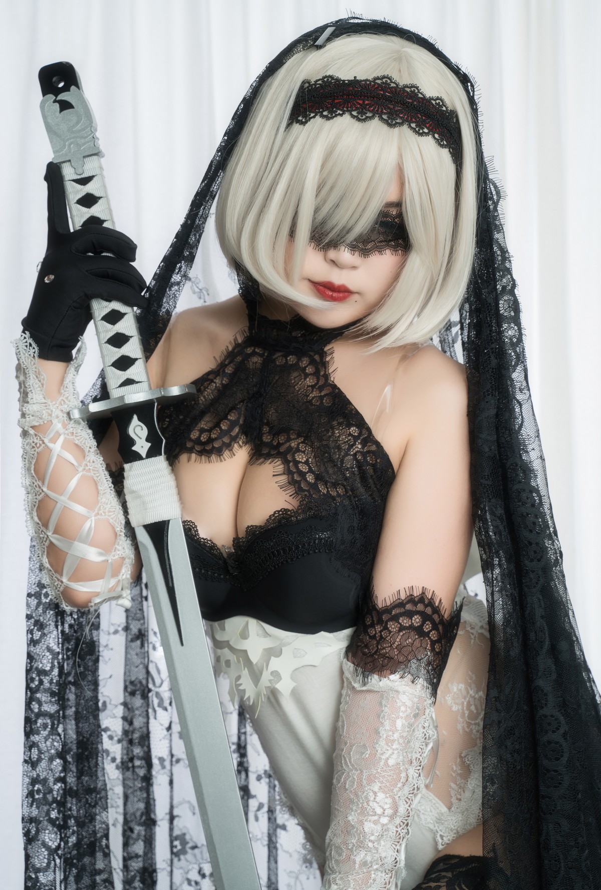xgyw.top_萌系小姐姐白烨2b全套系列主题性感美女武士装扮黑白两套丝袜撩人诱惑写真131P