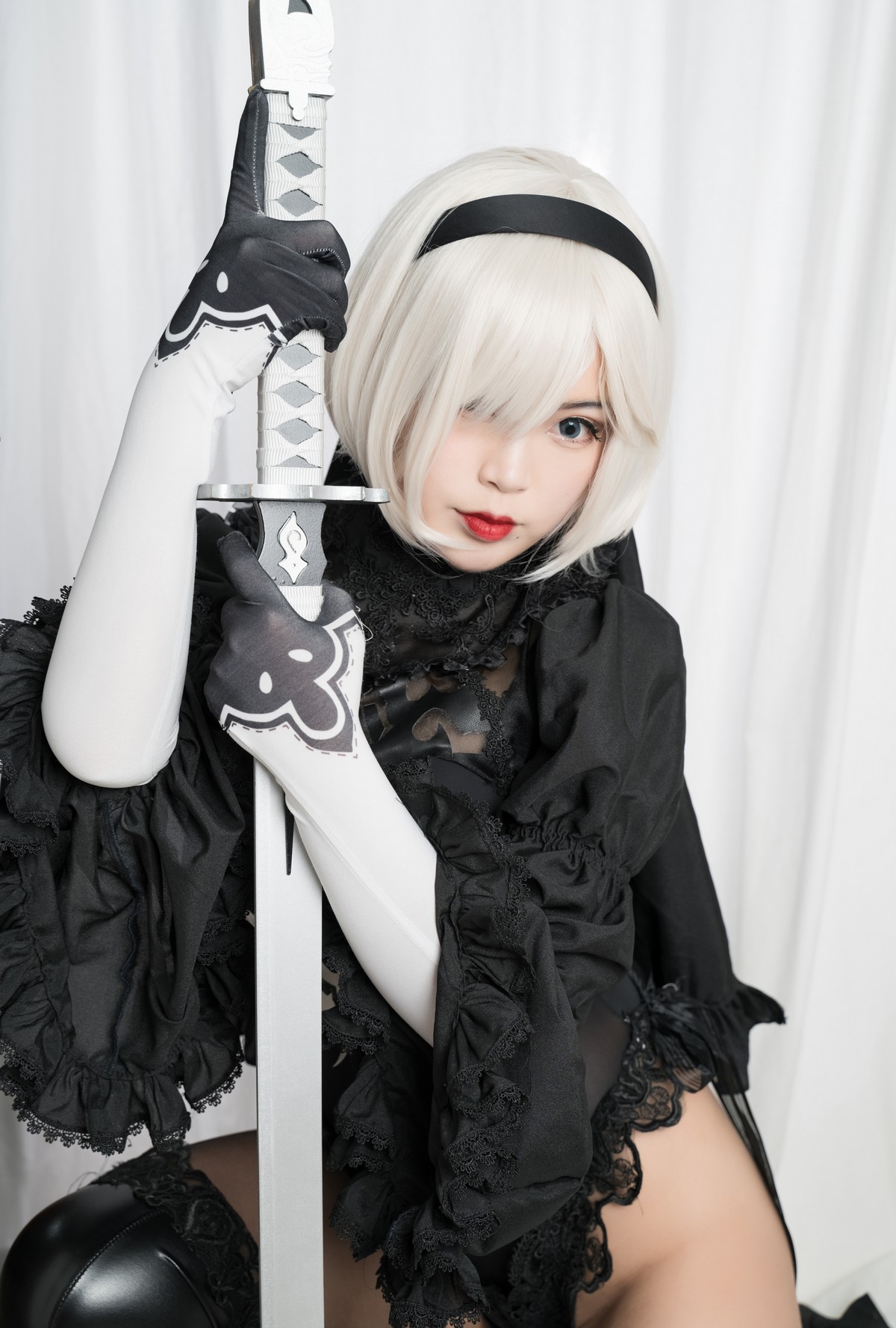 xgyw.top_萌系小姐姐白烨2b全套系列主题性感美女武士装扮黑白两套丝袜撩人诱惑写真131P