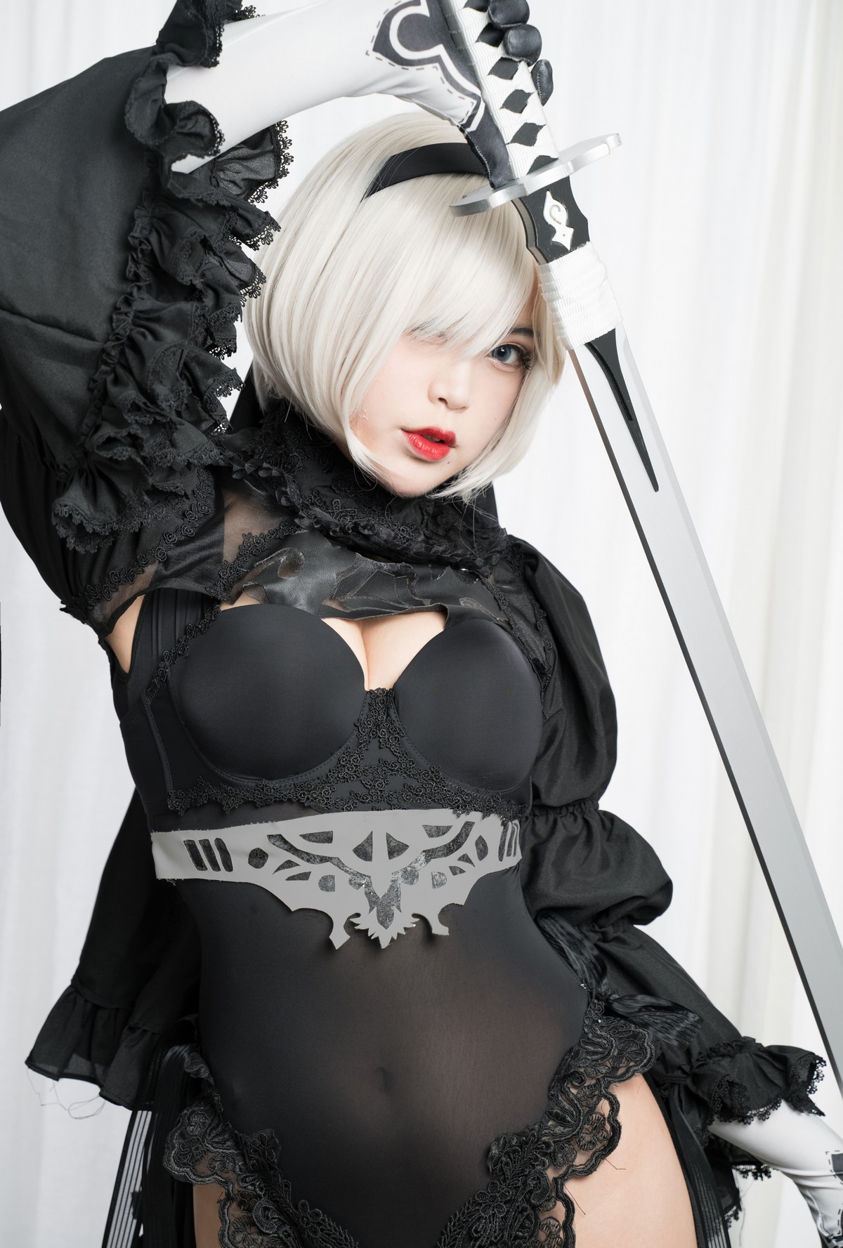 xgyw.top_萌系小姐姐白烨2b全套系列主题性感美女武士装扮黑白两套丝袜撩人诱惑写真131P