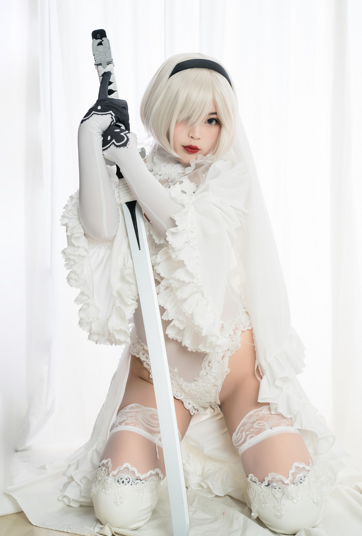 xgyw.top_萌系小姐姐白烨2b全套系列主题性感美女武士装扮黑白两套丝袜撩人诱惑写真131P