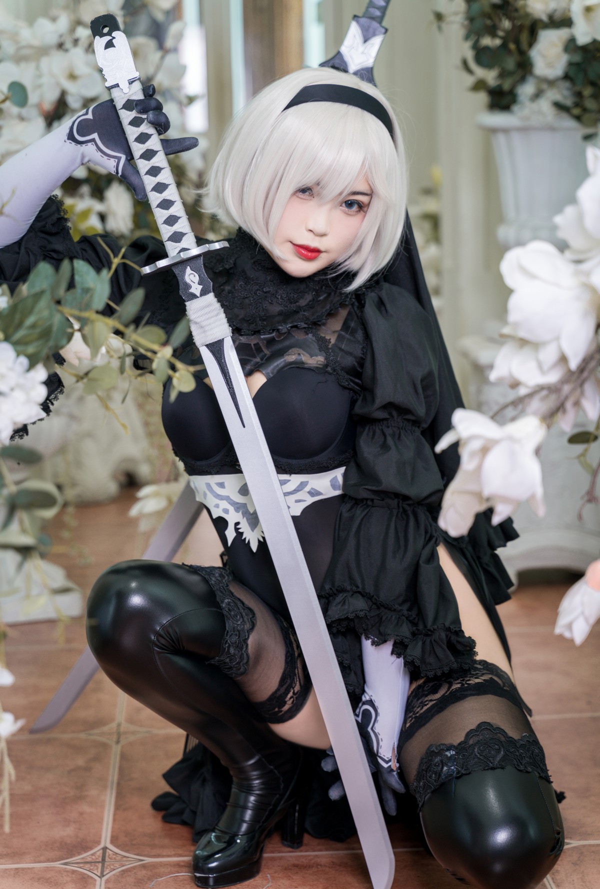 xgyw.top_萌系小姐姐白烨2b全套系列主题性感美女武士装扮黑白两套丝袜撩人诱惑写真131P