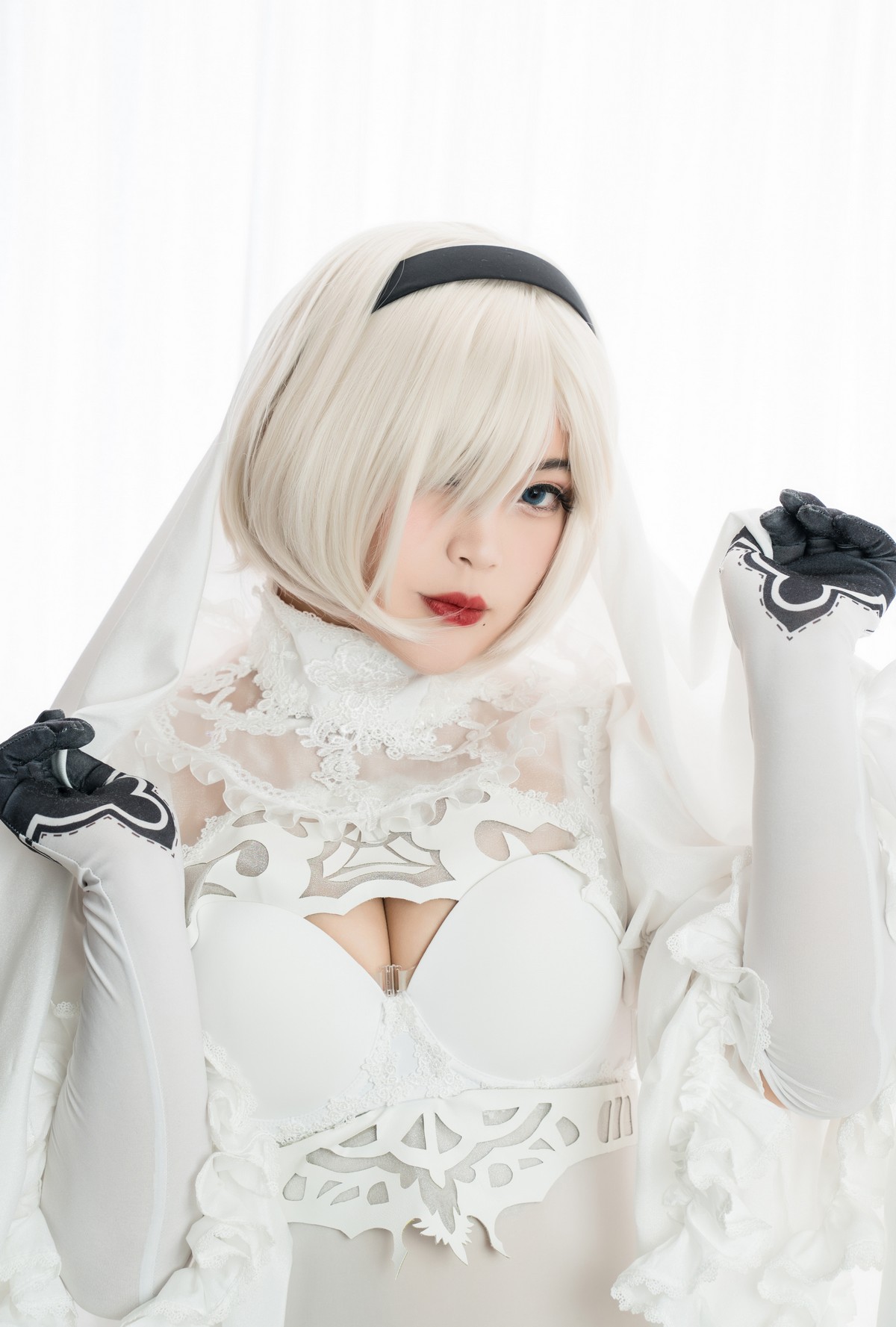 xgyw.top_萌系小姐姐白烨2b全套系列主题性感美女武士装扮黑白两套丝袜撩人诱惑写真131P