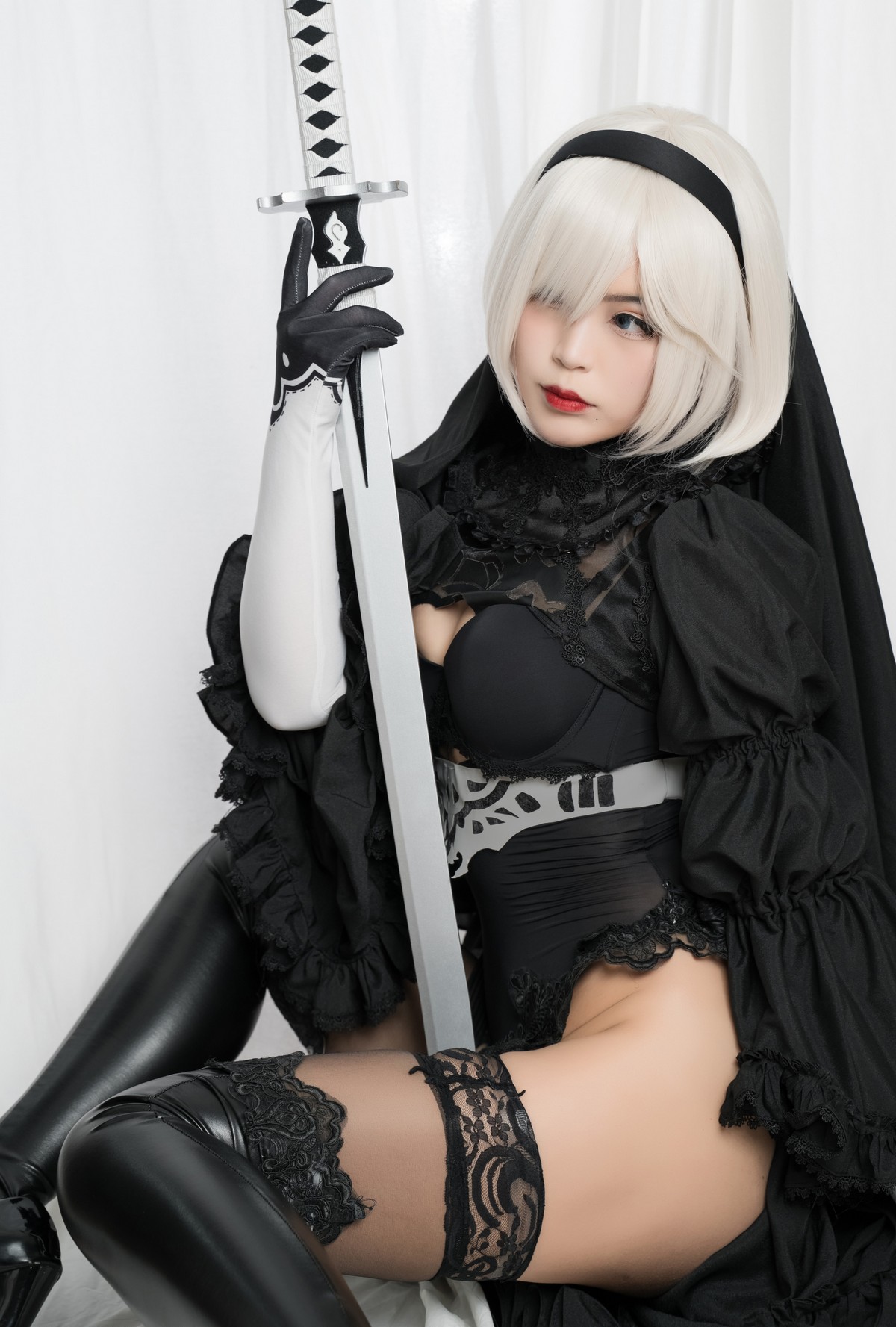 xgyw.top_萌系小姐姐白烨2b全套系列主题性感美女武士装扮黑白两套丝袜撩人诱惑写真131P