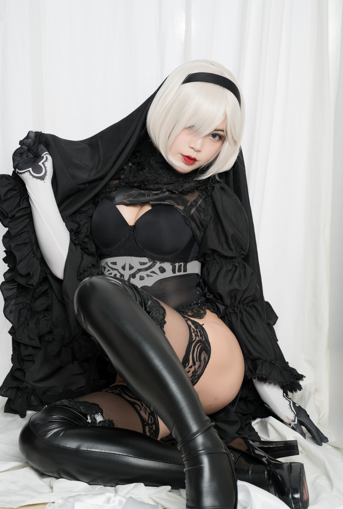 xgyw.top_萌系小姐姐白烨2b全套系列主题性感美女武士装扮黑白两套丝袜撩人诱惑写真131P