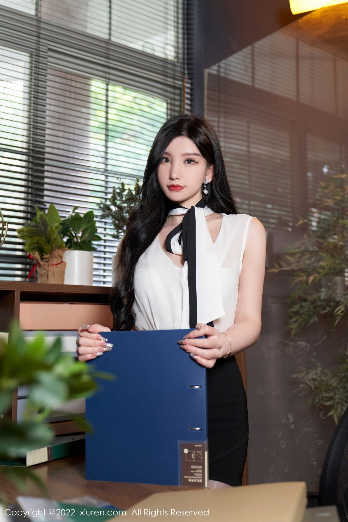 xgyw.top_XiuRen第5217期_女神周于希Sally心愿旅拍私房超薄闪亮黑丝秀翘臀美腿诱惑写真76P