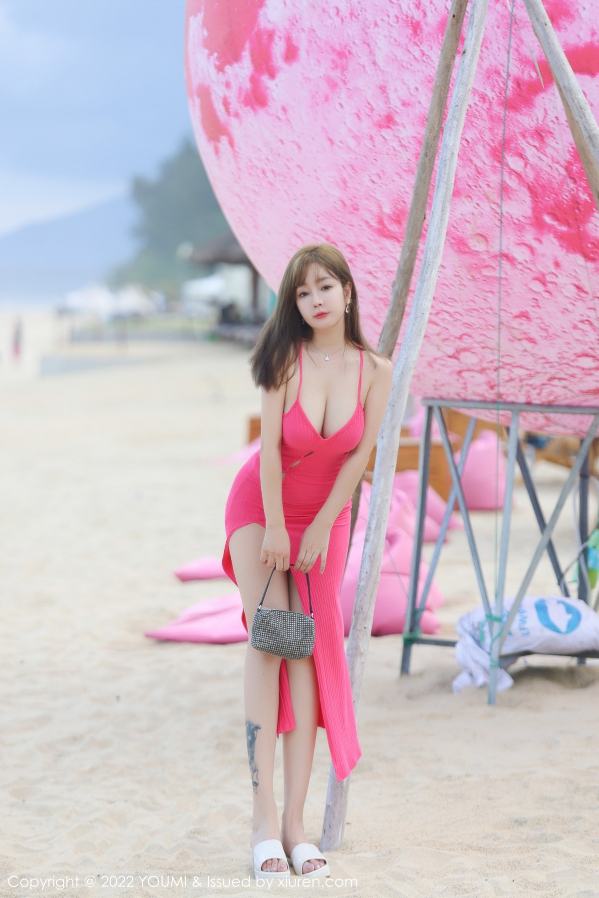 xgyw.top_[YouMi尤蜜荟]Vol.810_女神王雨纯三亚旅拍户外性感玫红吊带长裙秀完美身材诱惑写真57P