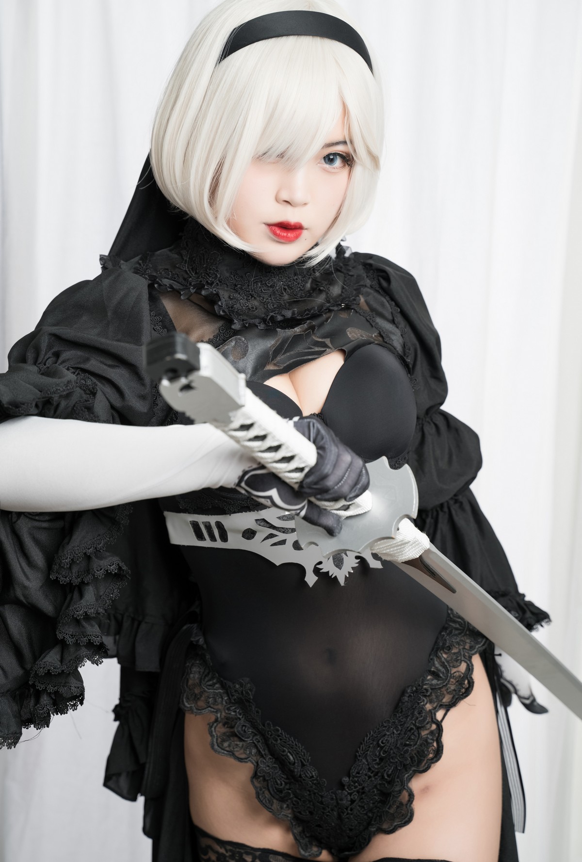 xgyw.top_萌系小姐姐白烨2b全套系列主题性感美女武士装扮黑白两套丝袜撩人诱惑写真131P