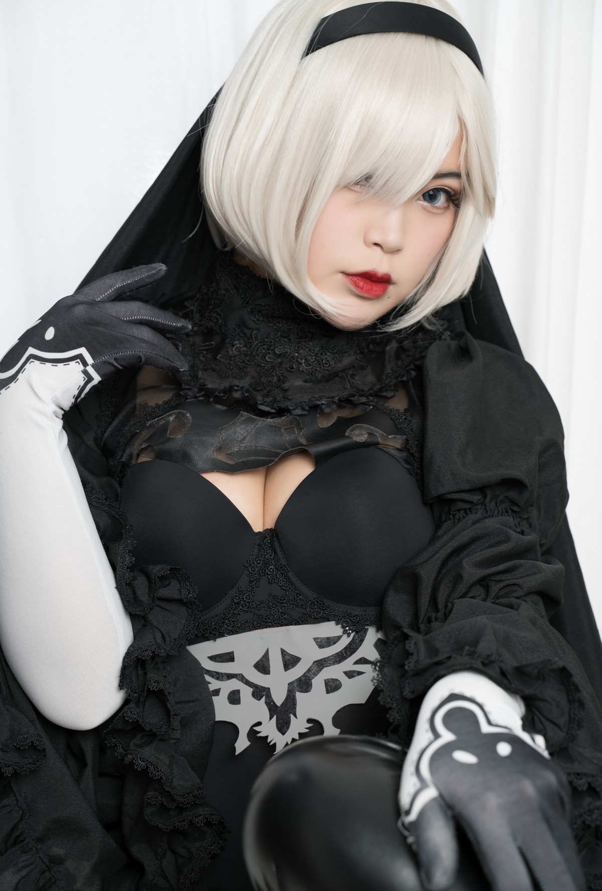 xgyw.top_萌系小姐姐白烨2b全套系列主题性感美女武士装扮黑白两套丝袜撩人诱惑写真131P