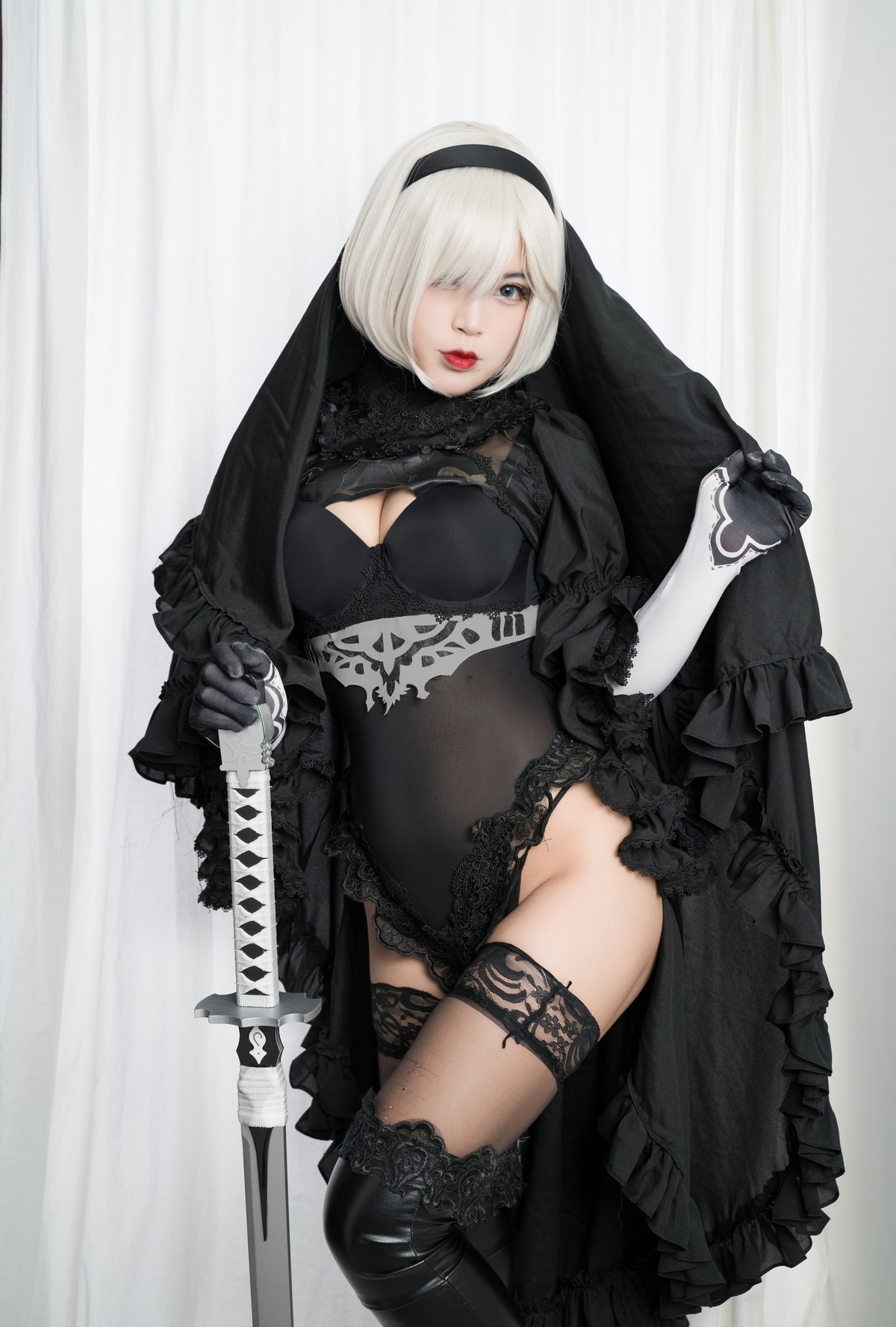 xgyw.top_萌系小姐姐白烨2b全套系列主题性感美女武士装扮黑白两套丝袜撩人诱惑写真131P