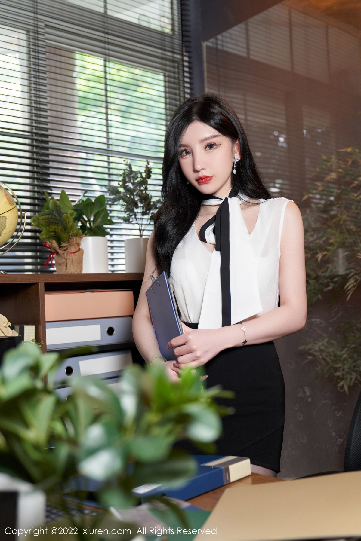 xgyw.top_XiuRen第5217期_女神周于希Sally心愿旅拍私房超薄闪亮黑丝秀翘臀美腿诱惑写真76P