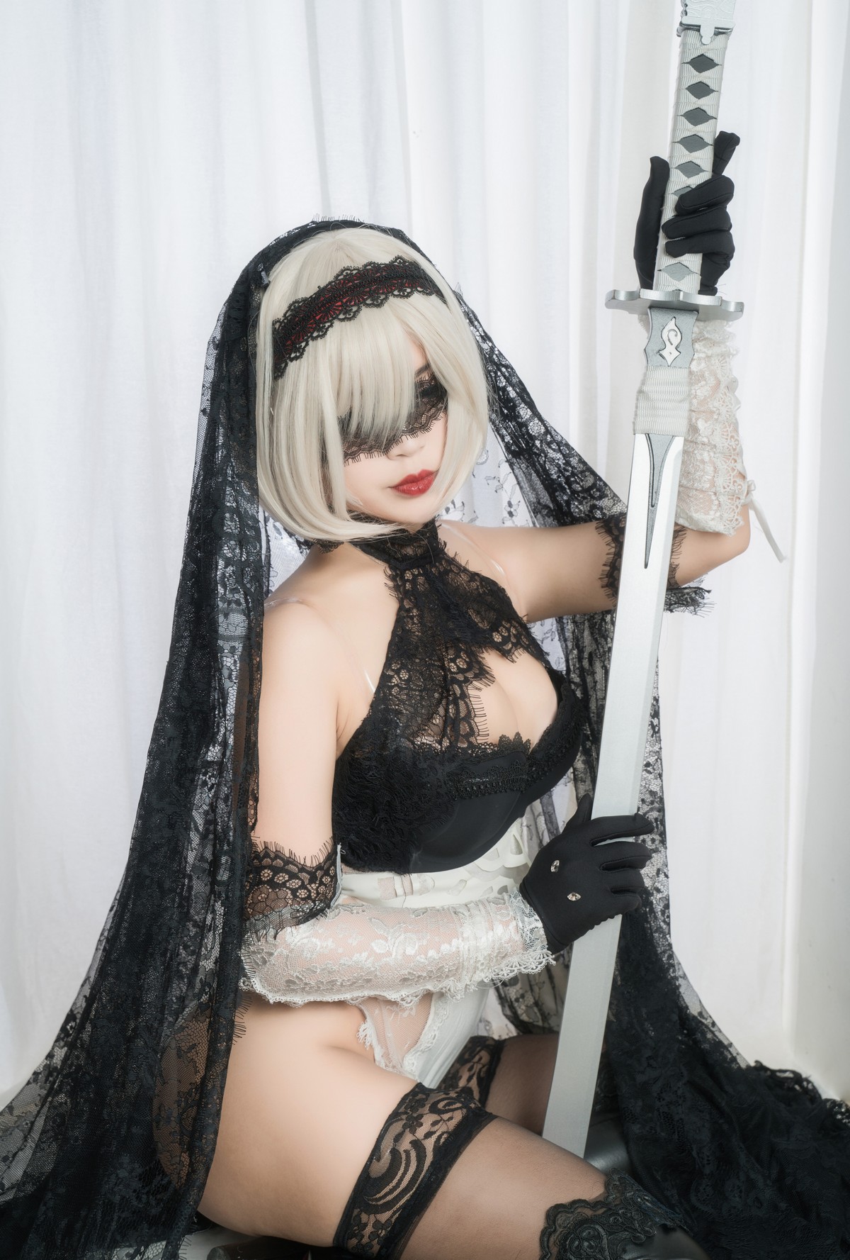 xgyw.top_萌系小姐姐白烨2b全套系列主题性感美女武士装扮黑白两套丝袜撩人诱惑写真131P
