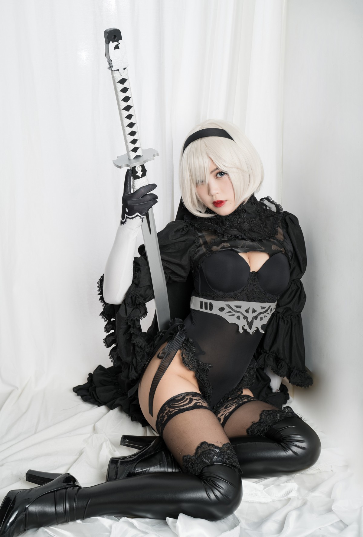 xgyw.top_萌系小姐姐白烨2b全套系列主题性感美女武士装扮黑白两套丝袜撩人诱惑写真131P