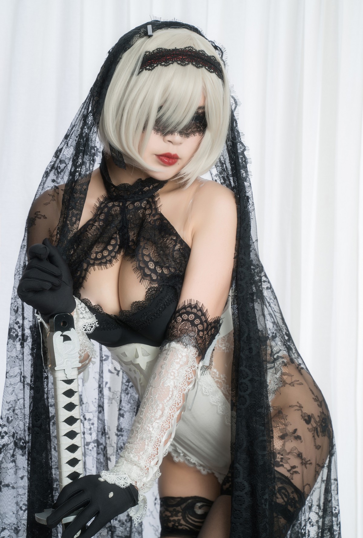 xgyw.top_萌系小姐姐白烨2b全套系列主题性感美女武士装扮黑白两套丝袜撩人诱惑写真131P