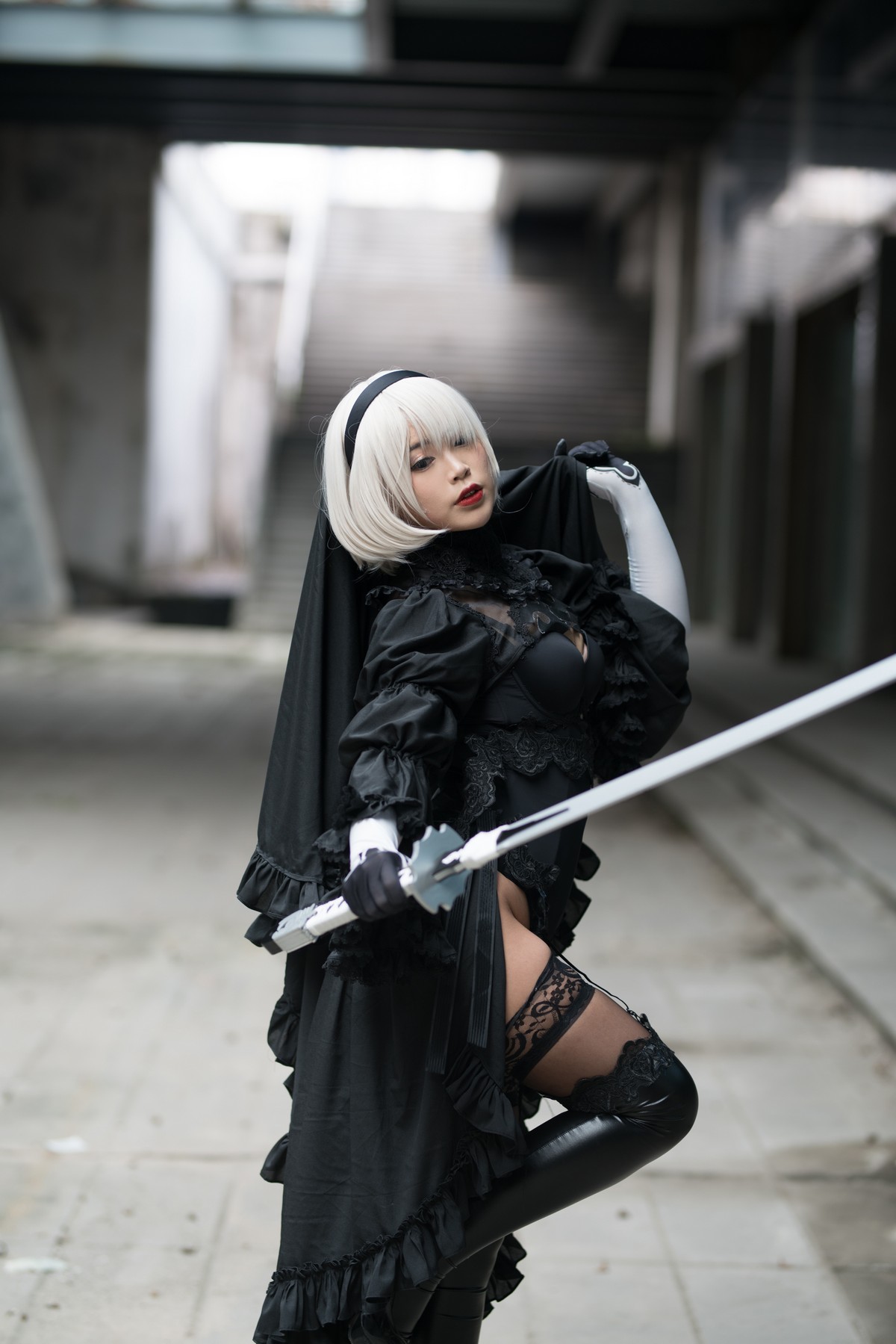 xgyw.top_萌系小姐姐白烨2b全套系列主题性感美女武士装扮黑白两套丝袜撩人诱惑写真131P