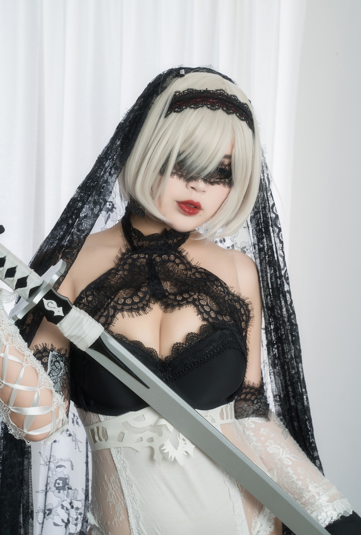 xgyw.top_萌系小姐姐白烨2b全套系列主题性感美女武士装扮黑白两套丝袜撩人诱惑写真131P