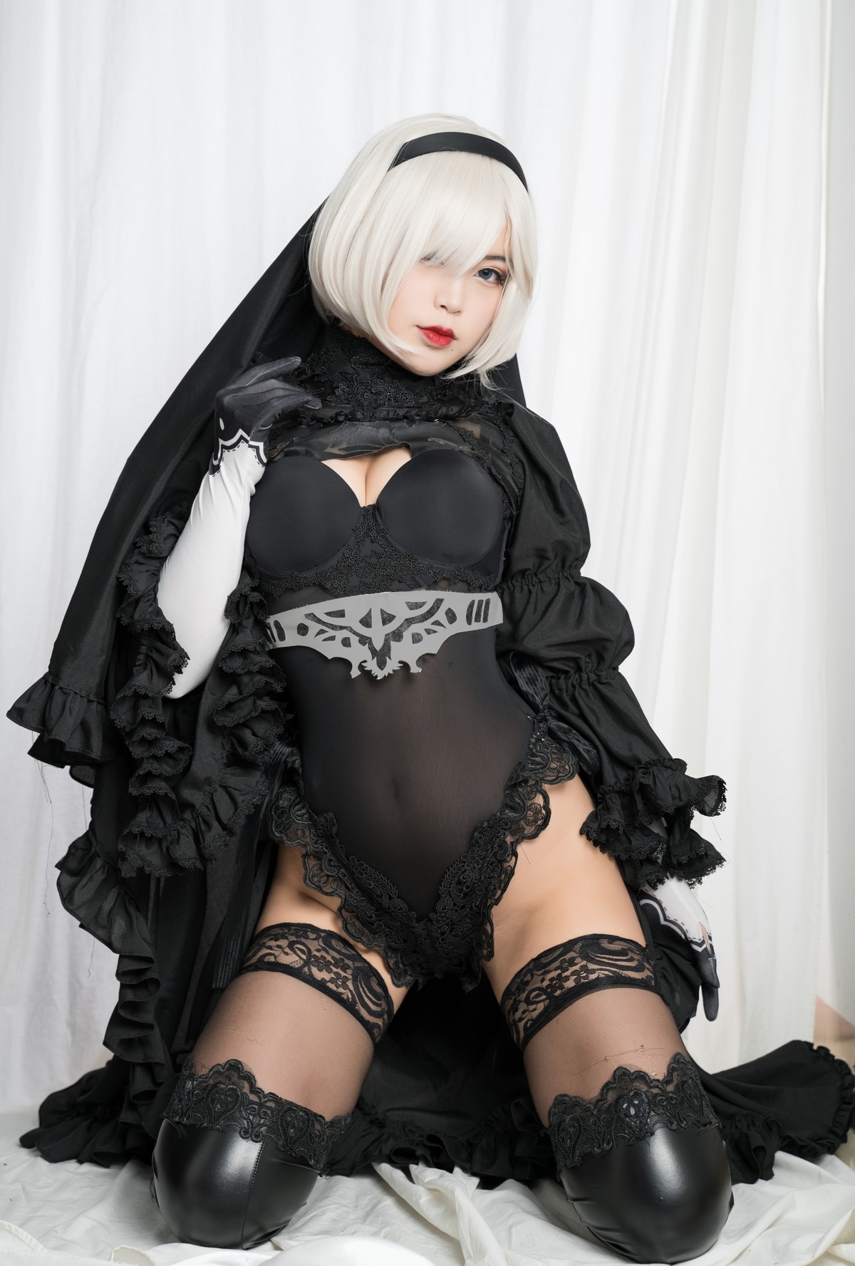 xgyw.top_萌系小姐姐白烨2b全套系列主题性感美女武士装扮黑白两套丝袜撩人诱惑写真131P