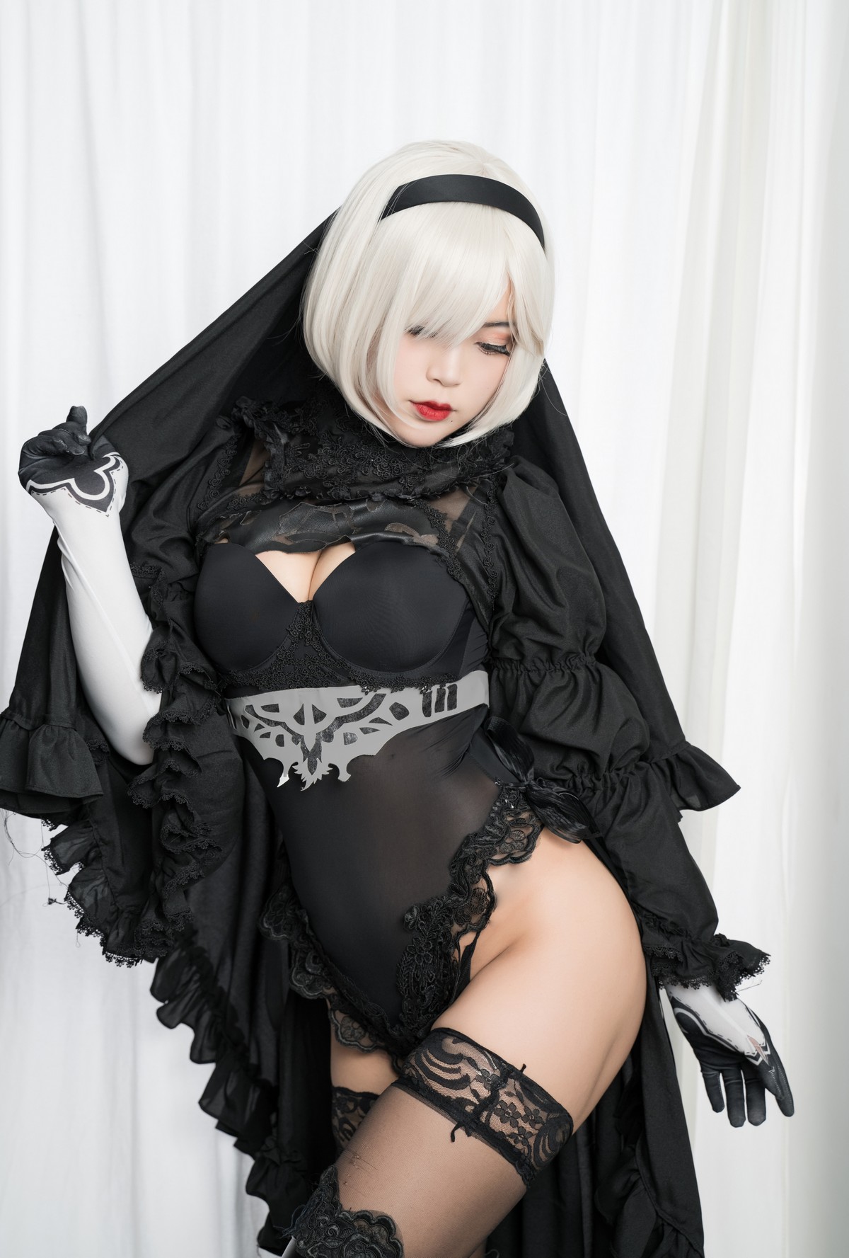 xgyw.top_萌系小姐姐白烨2b全套系列主题性感美女武士装扮黑白两套丝袜撩人诱惑写真131P