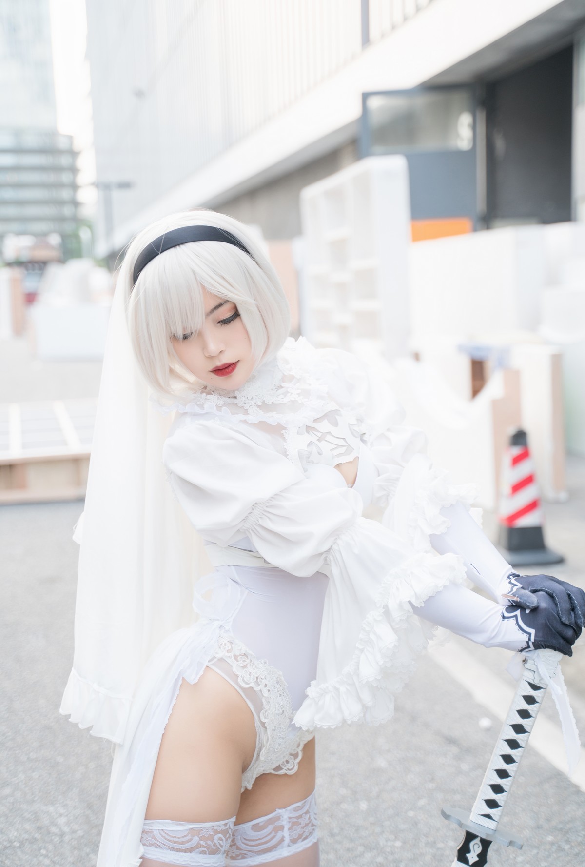 xgyw.top_萌系小姐姐白烨2b全套系列主题性感美女武士装扮黑白两套丝袜撩人诱惑写真131P